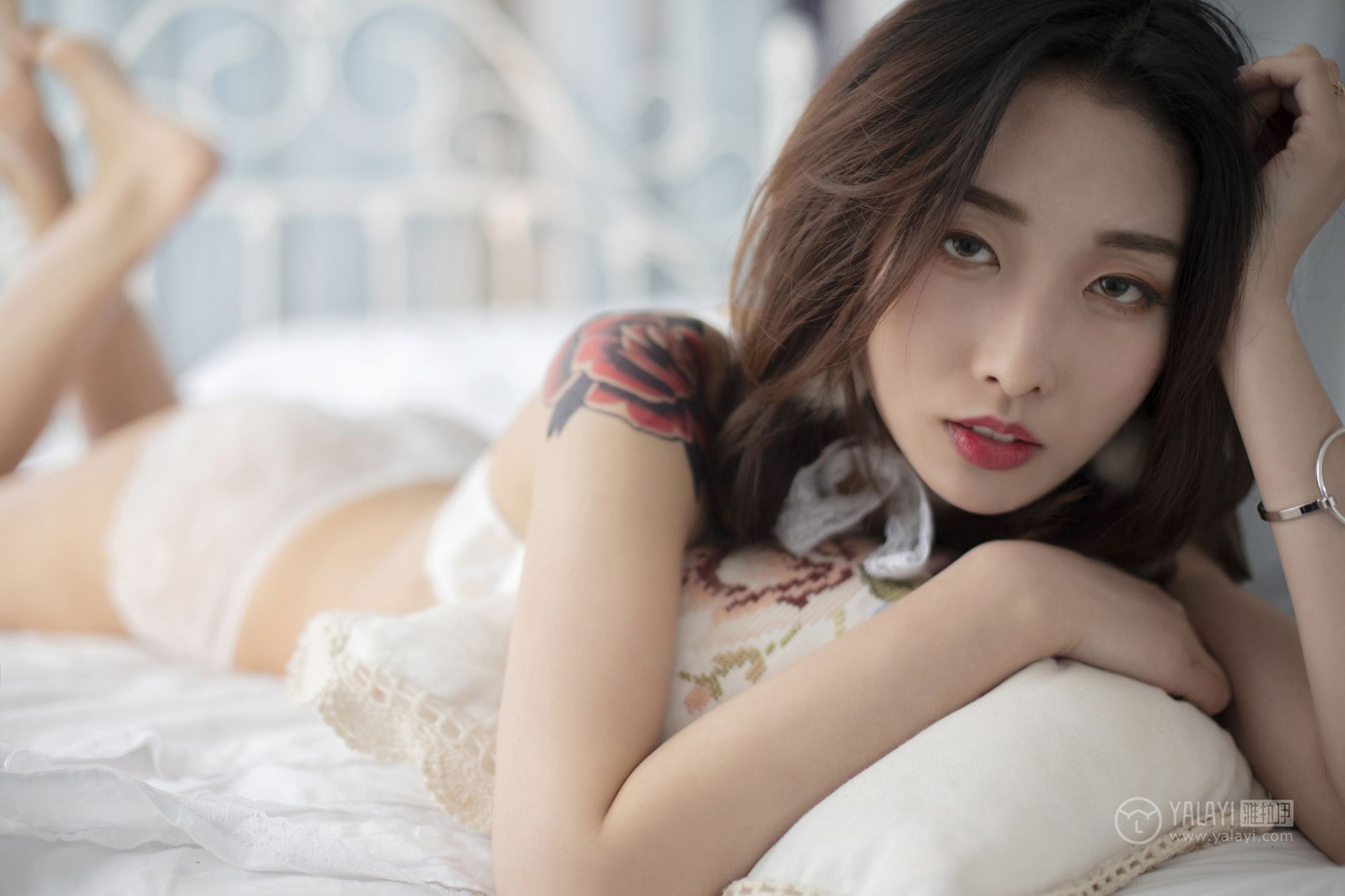 [YALAYI雅拉伊]高清写真图 2019.02.17 No.188 蕾丝浅笑 佳佳