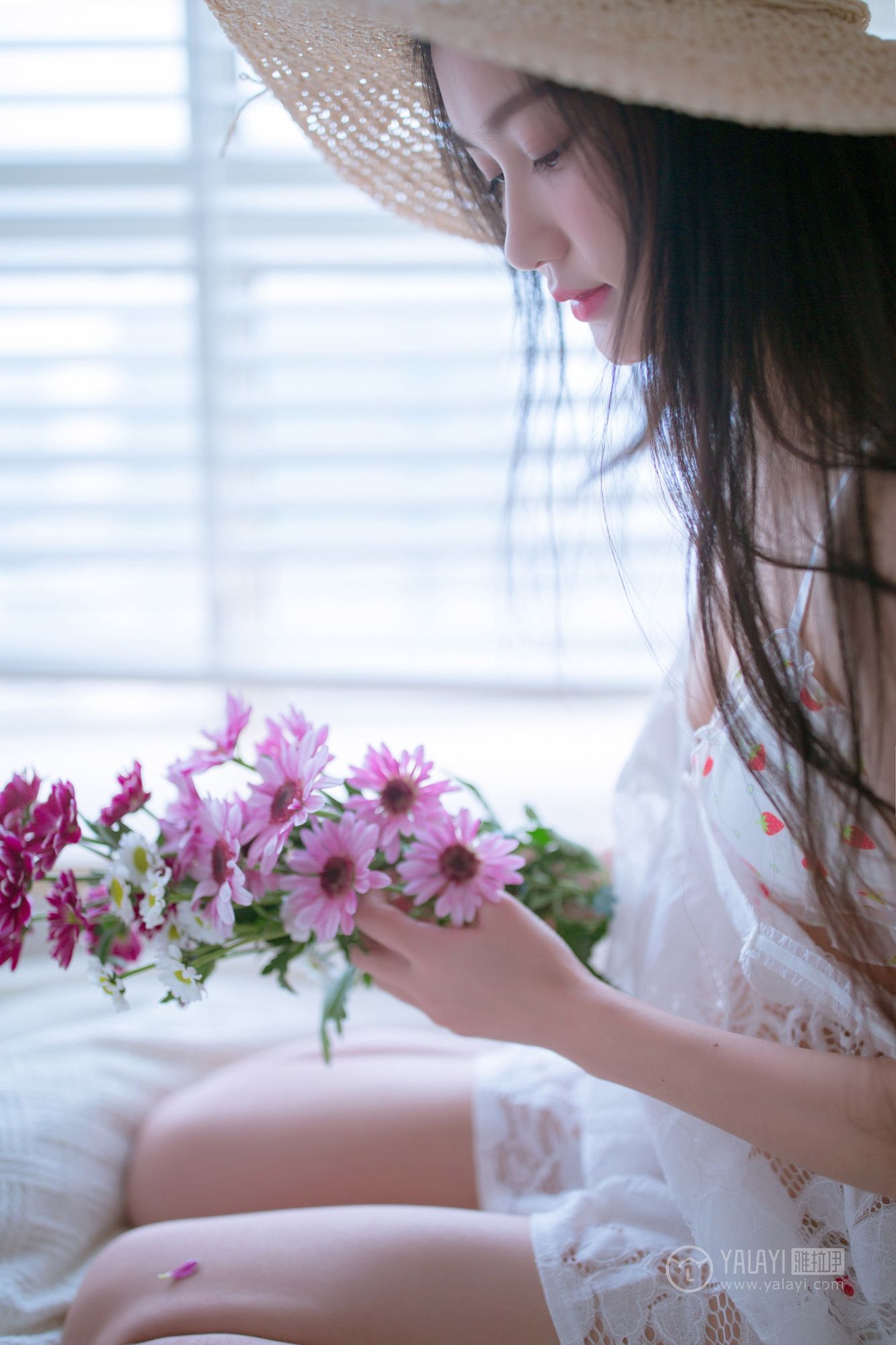 [YALAYI雅拉伊]高清写真图 2019.02.14 No.185 你是我手里那束花 仙女不会灰