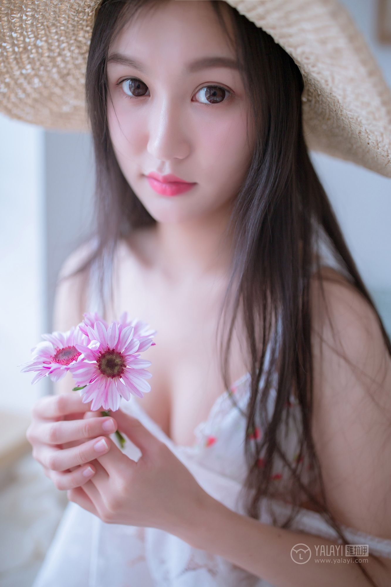 [YALAYI雅拉伊]高清写真图 2019.02.14 No.185 你是我手里那束花 仙女不会灰