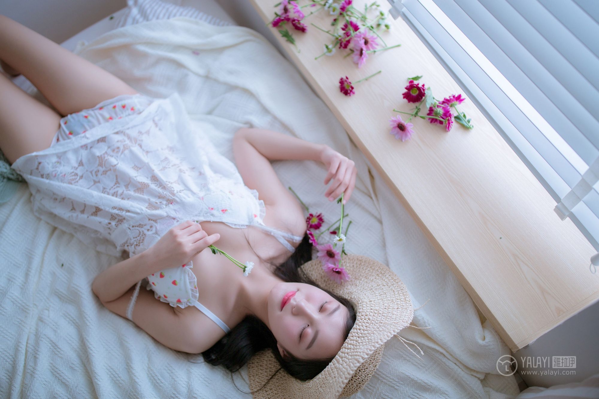 [YALAYI雅拉伊]高清写真图 2019.02.14 No.185 你是我手里那束花 仙女不会灰
