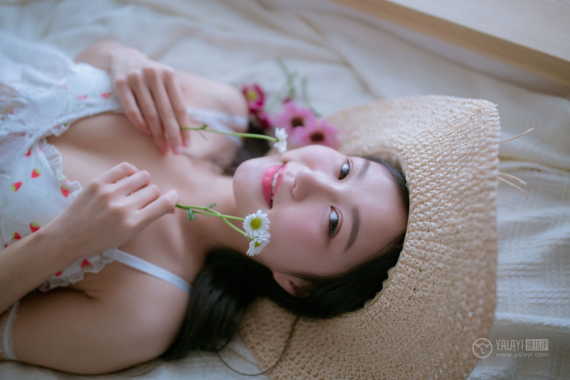 [YALAYI雅拉伊]高清写真图 2019.02.14 No.185 你是我手里那束花 仙女不会灰