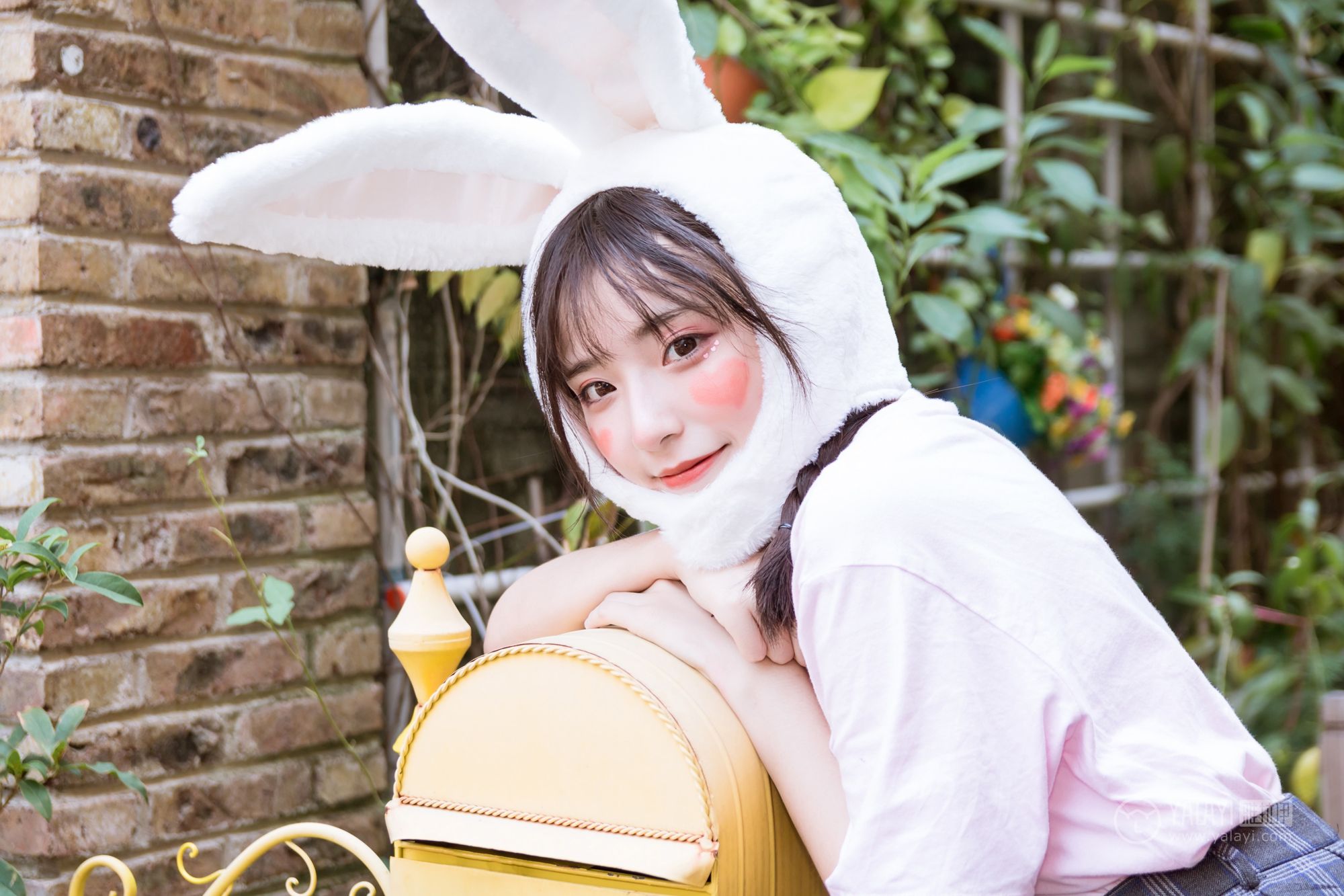 [YALAYI雅拉伊]高清写真图 2019.04.20 No.251 小兔子乖乖 阿橙