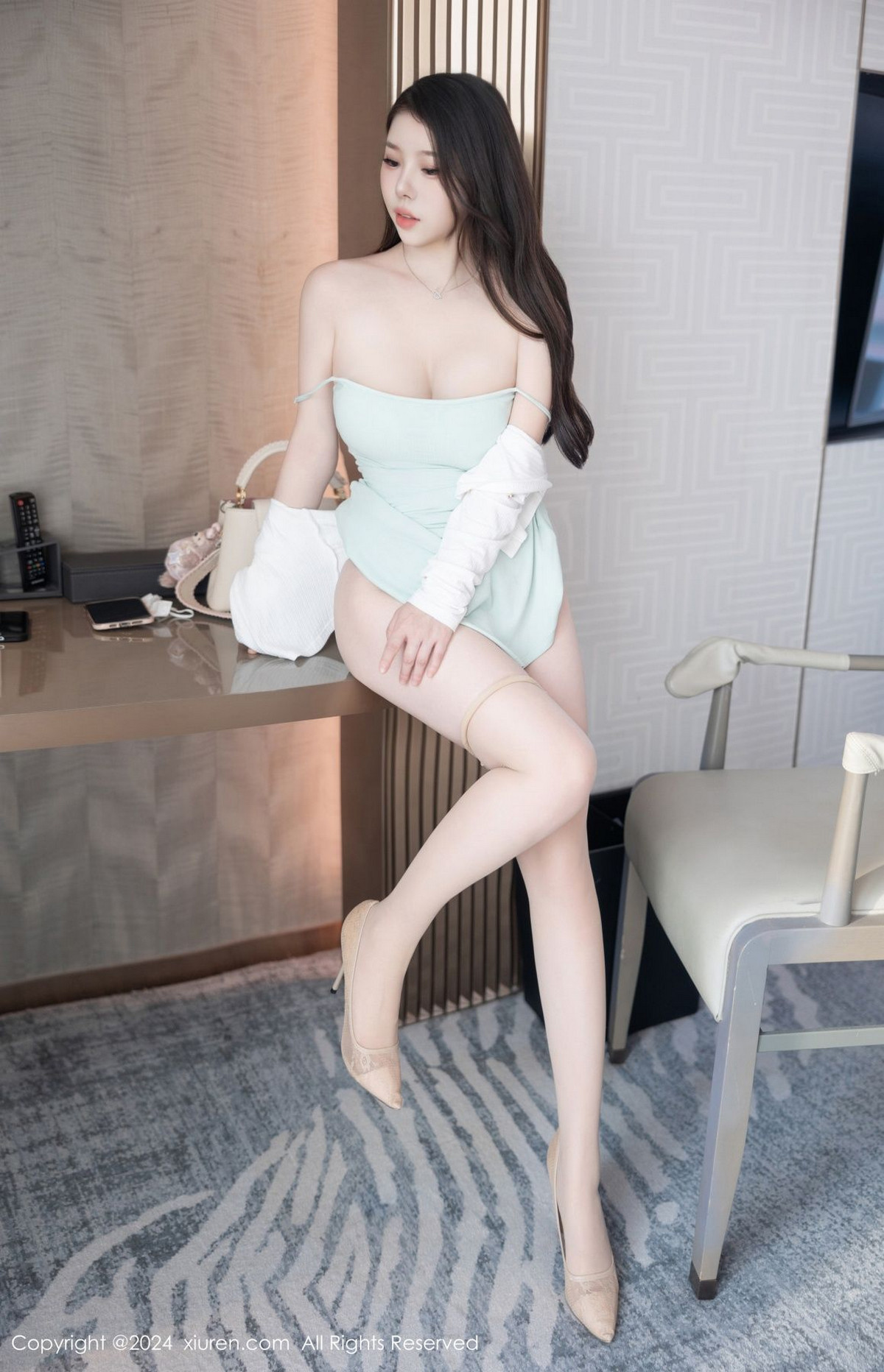 [XiuRen]高清写真图 2024.08.28 No.9080 白茹雪abby 丝袜美腿