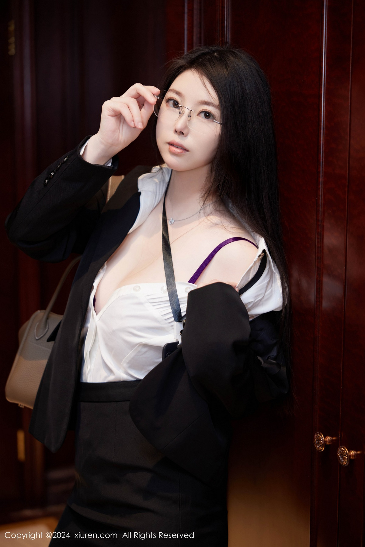 [XiuRen]高清写真图 2024.09.09 No.9131 白茹雪abby 美臀丝袜