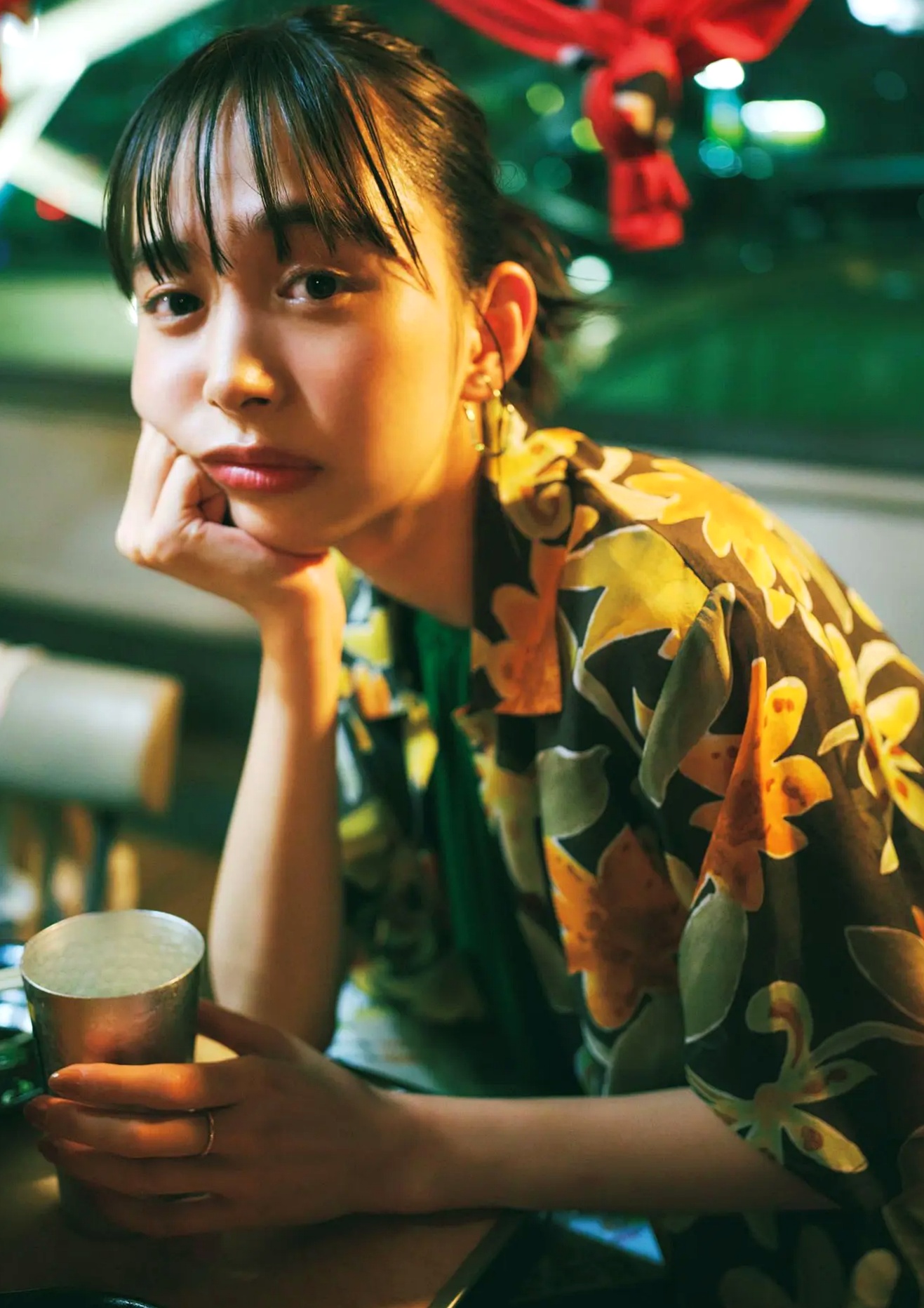 井桁弘恵《つかのま》写真：性感私房卧房与清新户外高挑美腿大片