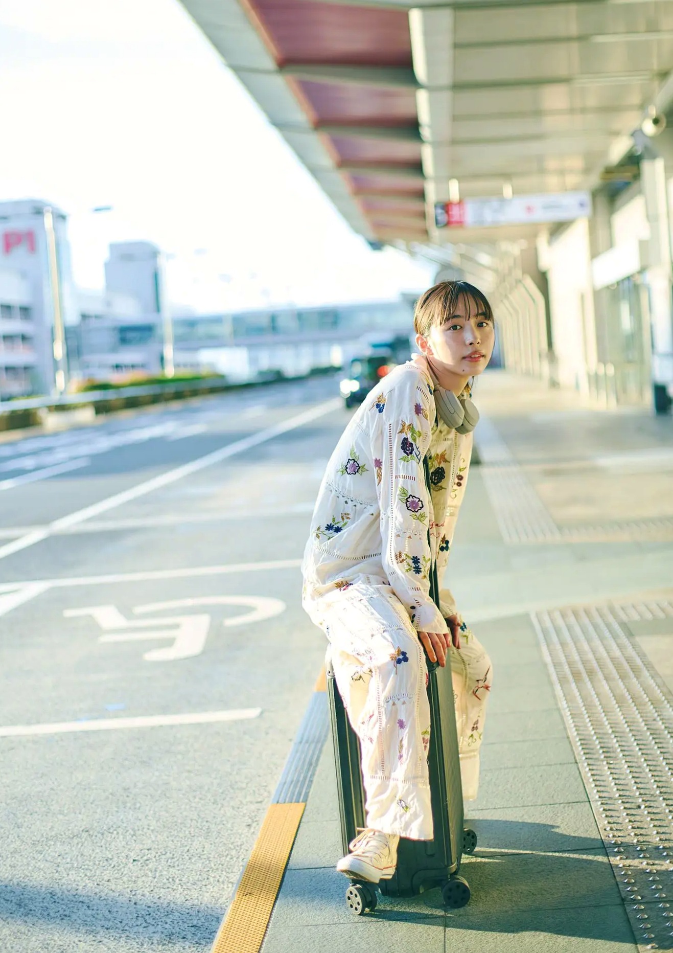 井桁弘恵《つかのま》写真：性感私房卧房与清新户外高挑美腿大片