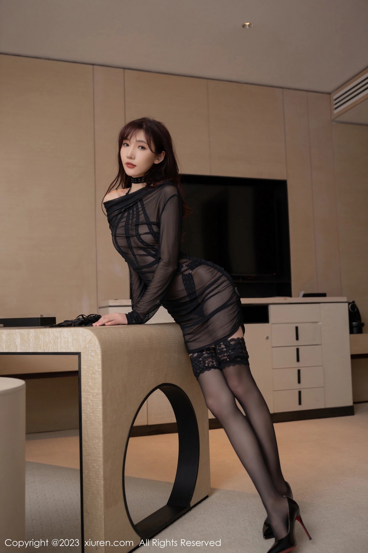 [XiuRen]高清写真图 2023.05.04 No.6674 陆萱萱 黑丝美腿