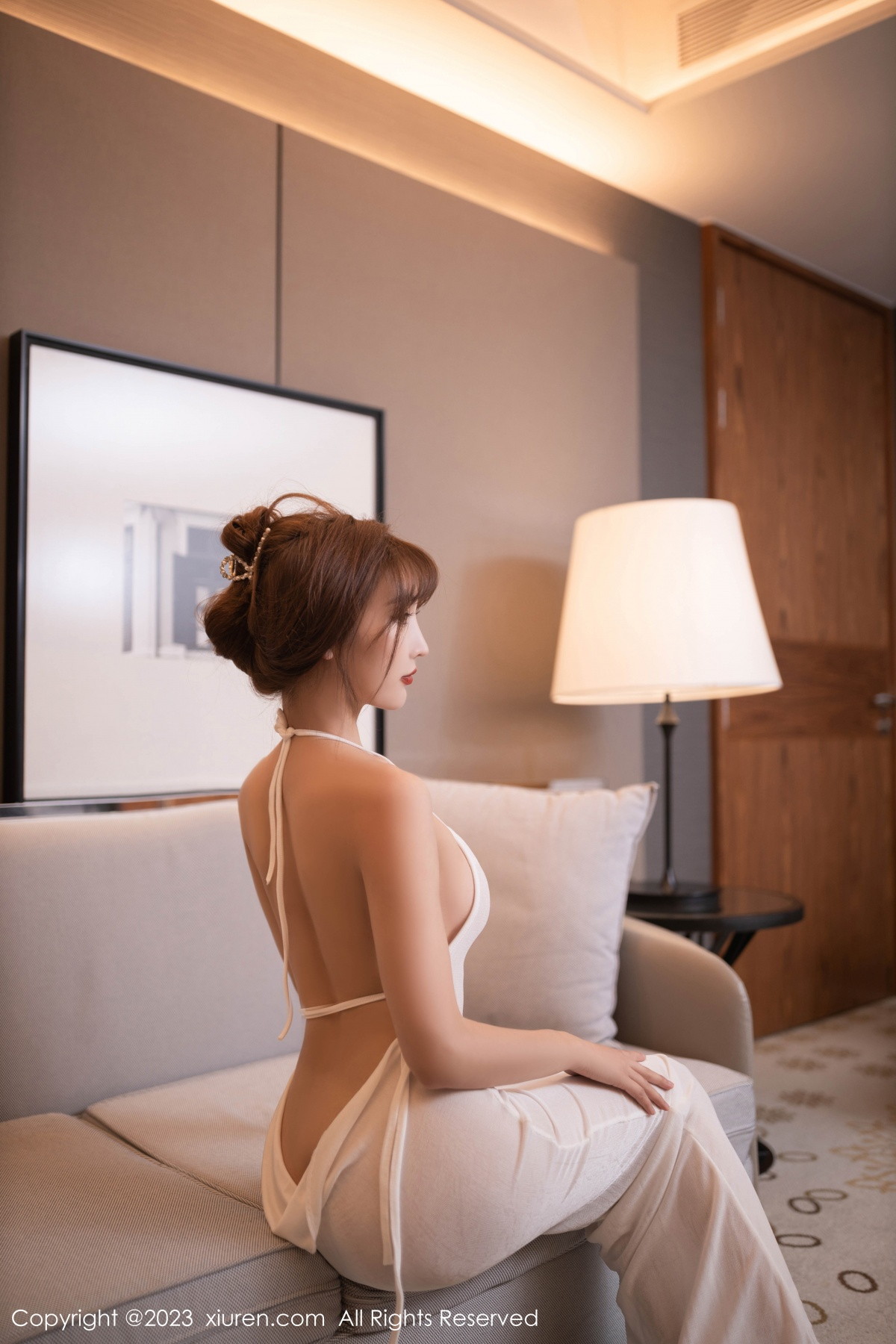 [XiuRen]高清写真图 2023.07.20 No.7113 陆萱萱 露臀长裙