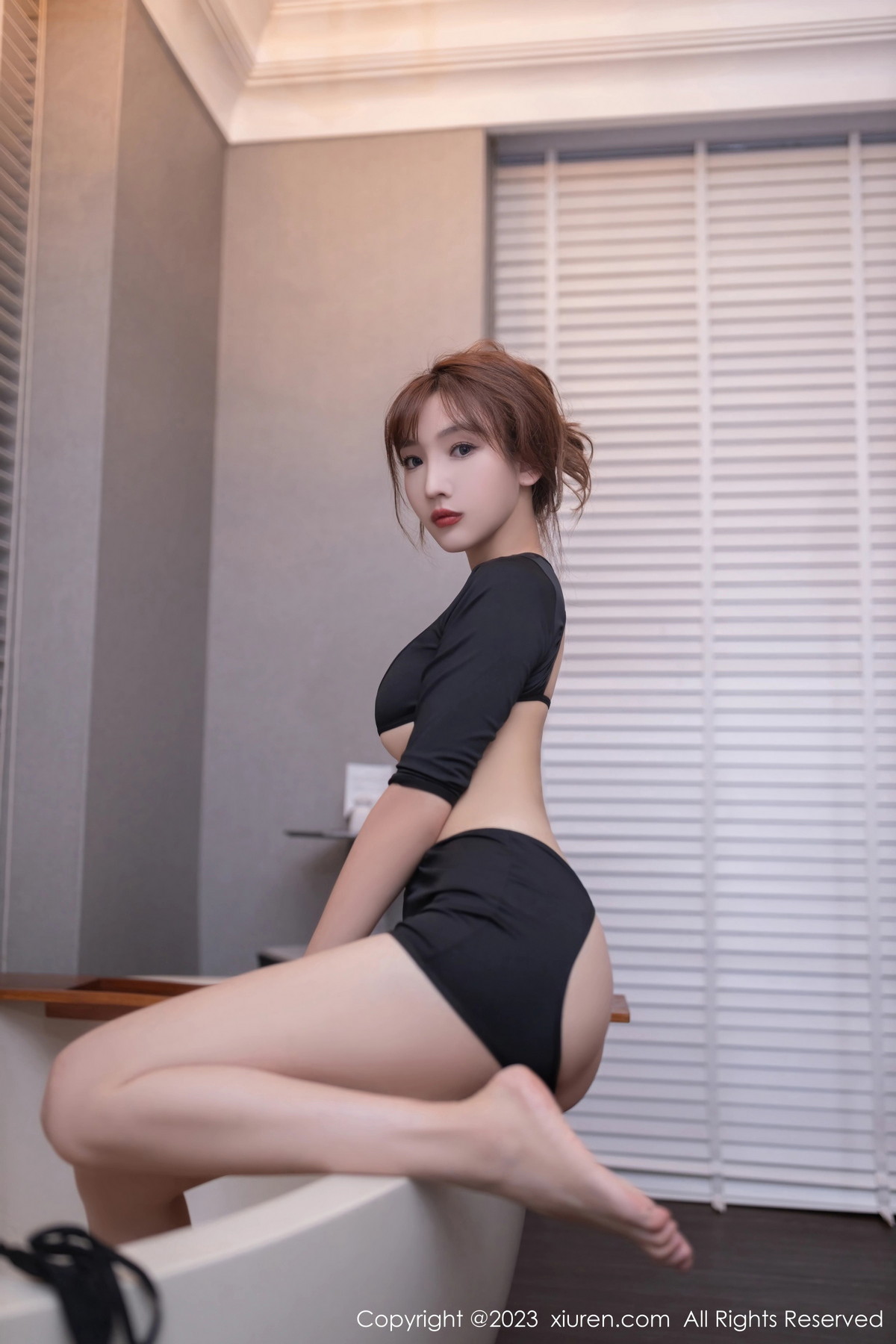 [XiuRen]高清写真图 2023.08.24 No.7282 陆萱萱 黑丝美腿