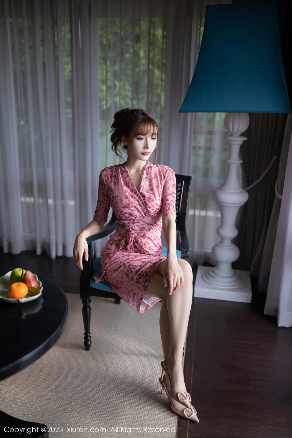 [XiuRen]高清写真图 2023.10.12 No.7501 陆萱萱 美腿丝袜