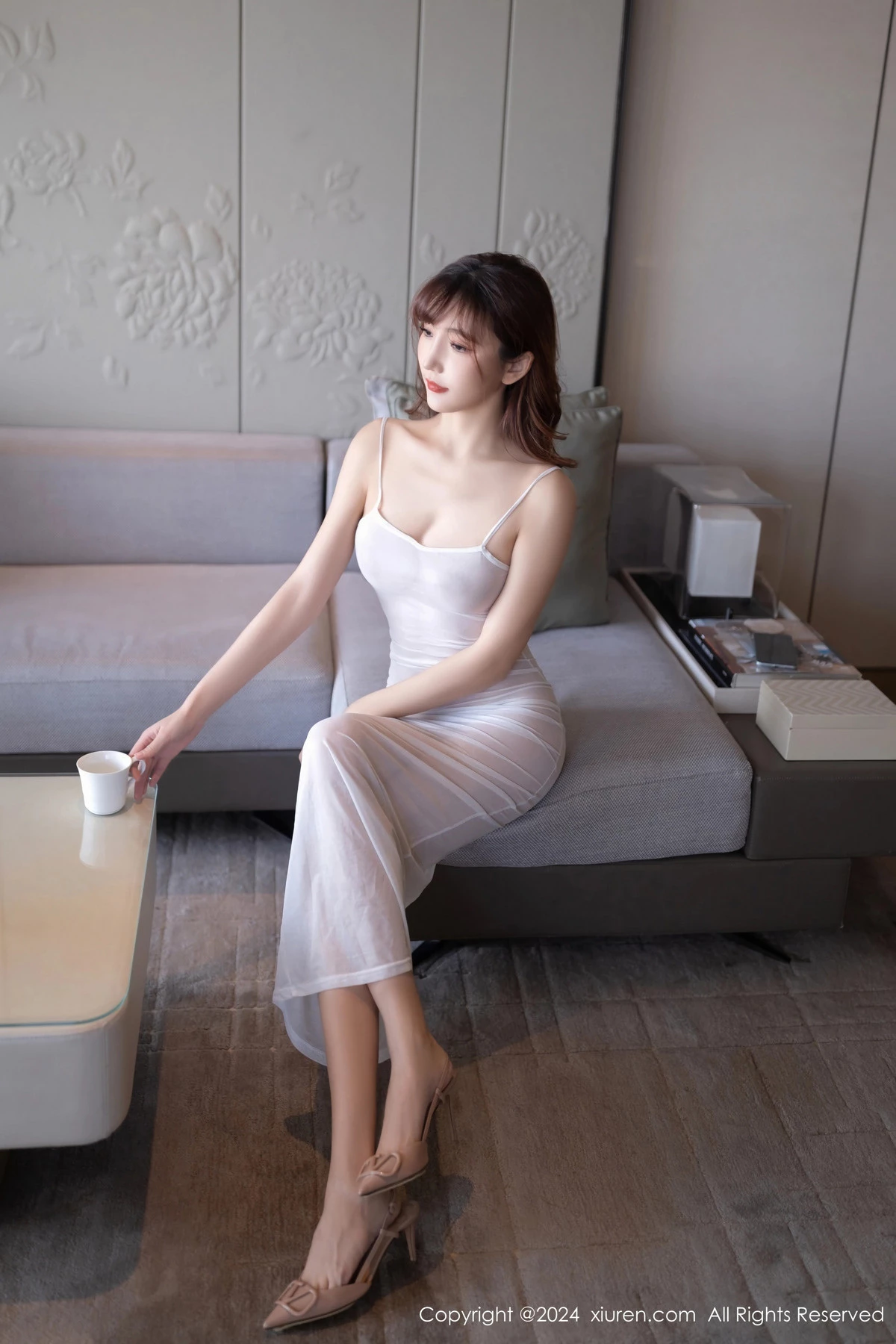 [XiuRen]高清写真图 2024.02.22 No.8131 陆萱萱 美腿性感