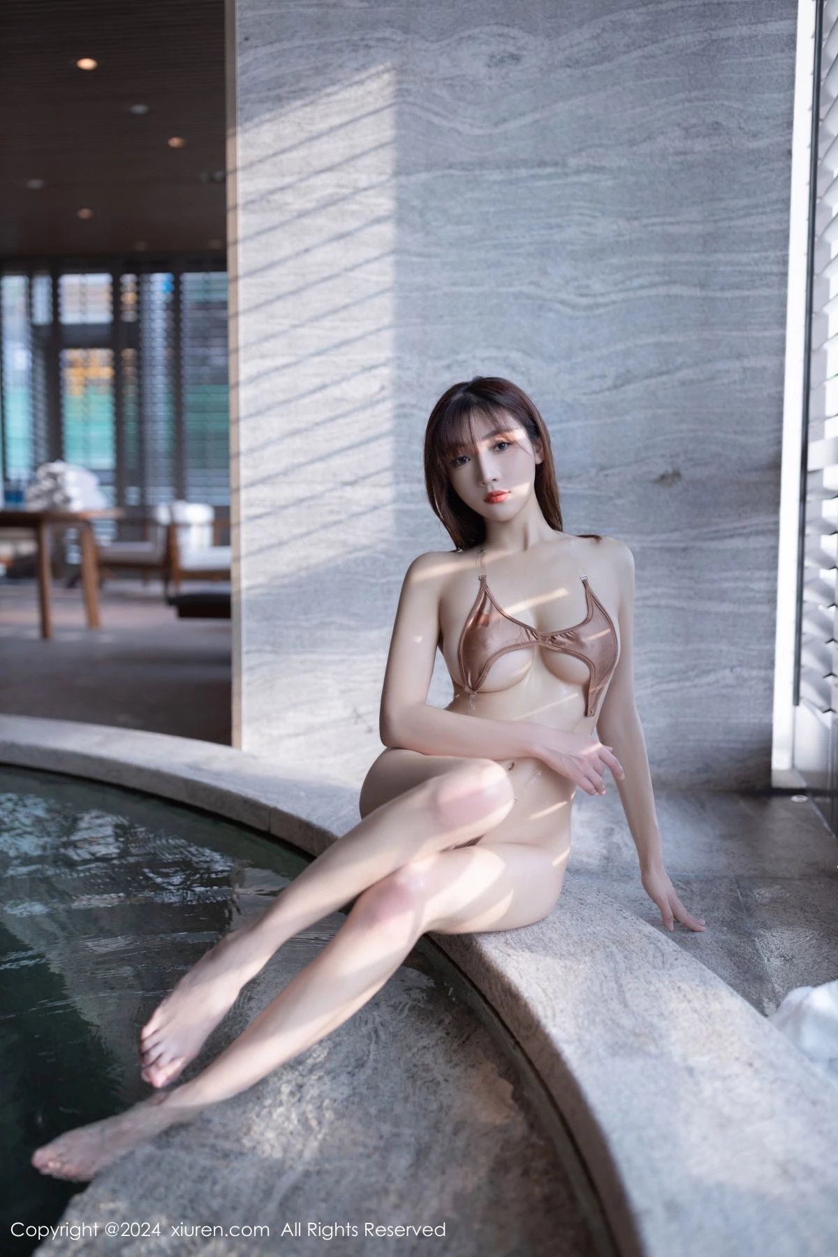 [XiuRen]高清写真图 2024.04.11 No.8379 陆萱萱 美腿性感