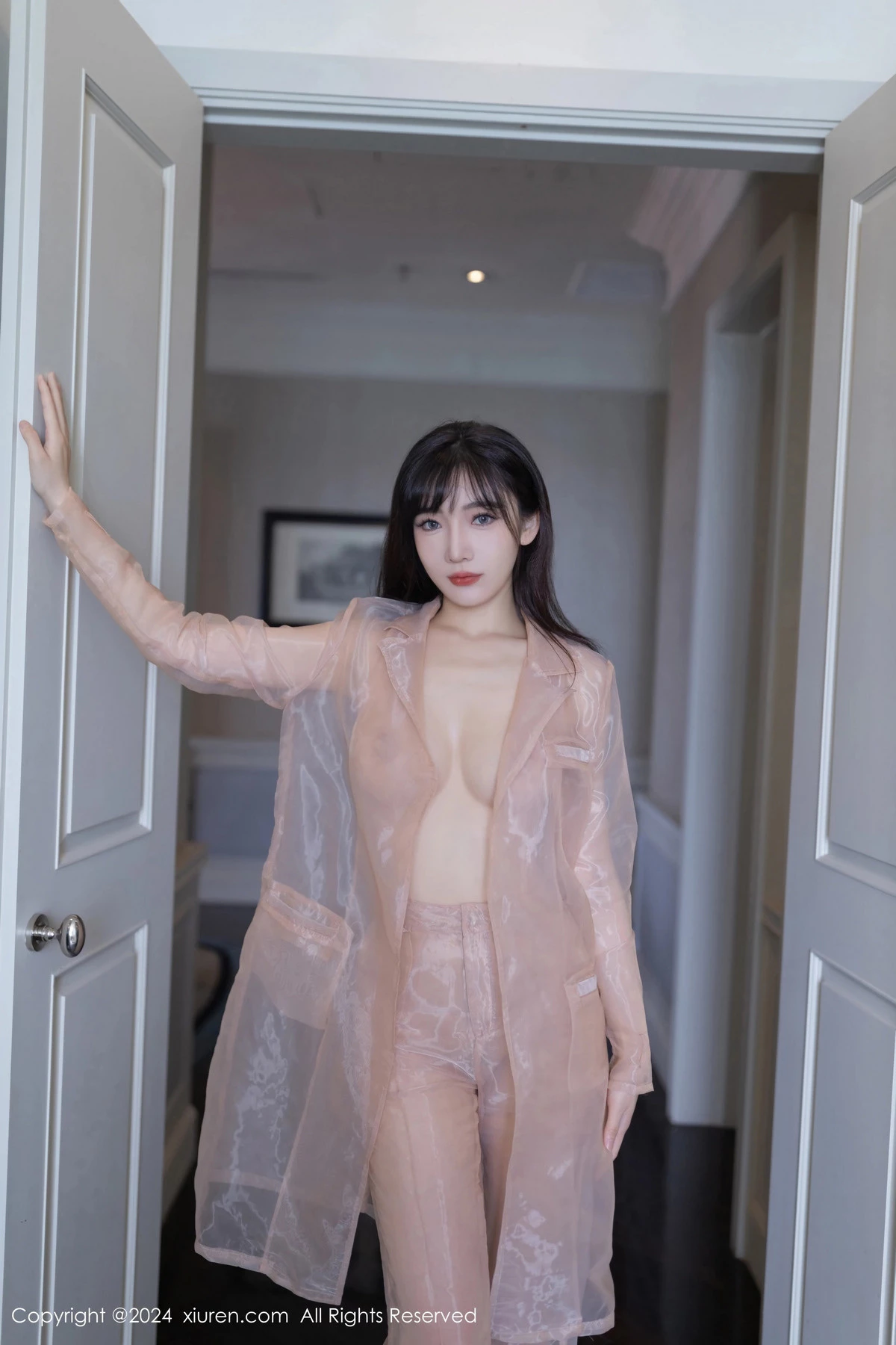 [XiuRen]高清写真图 2024.05.09 No.8509 陆萱萱 美腿性感