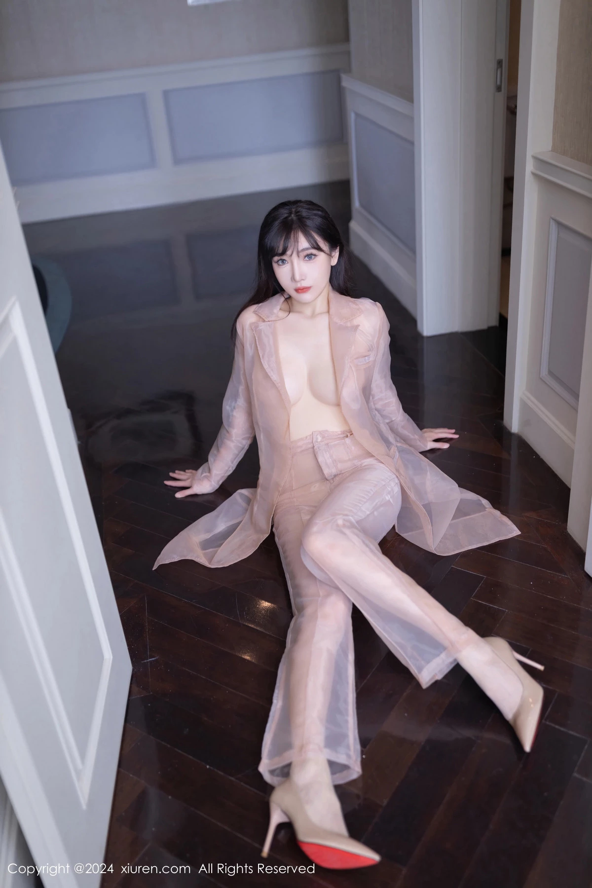 [XiuRen]高清写真图 2024.05.09 No.8509 陆萱萱 美腿性感