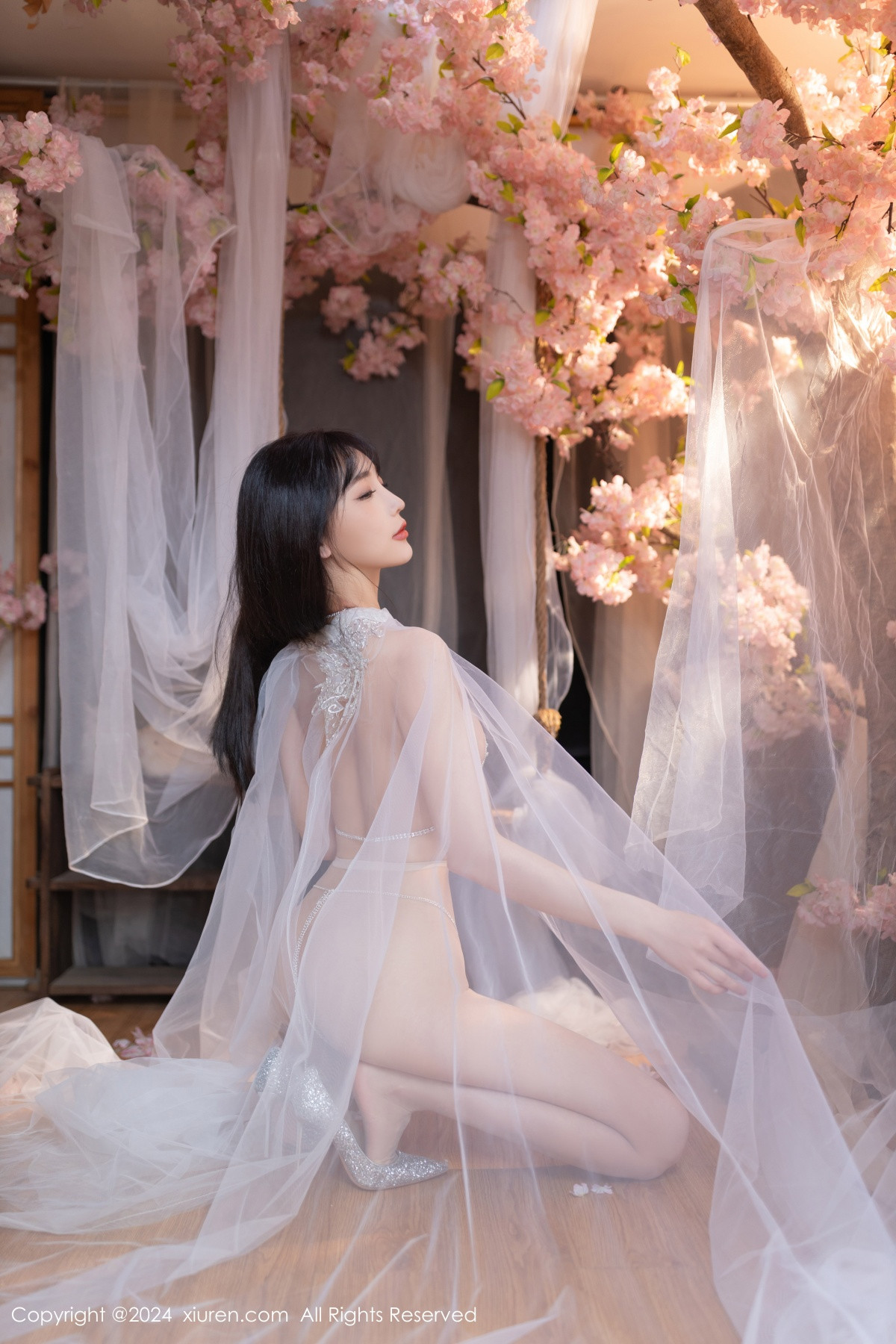 [XiuRen]高清写真图 2024.07.04 No.8807 陆萱萱 性感美腿