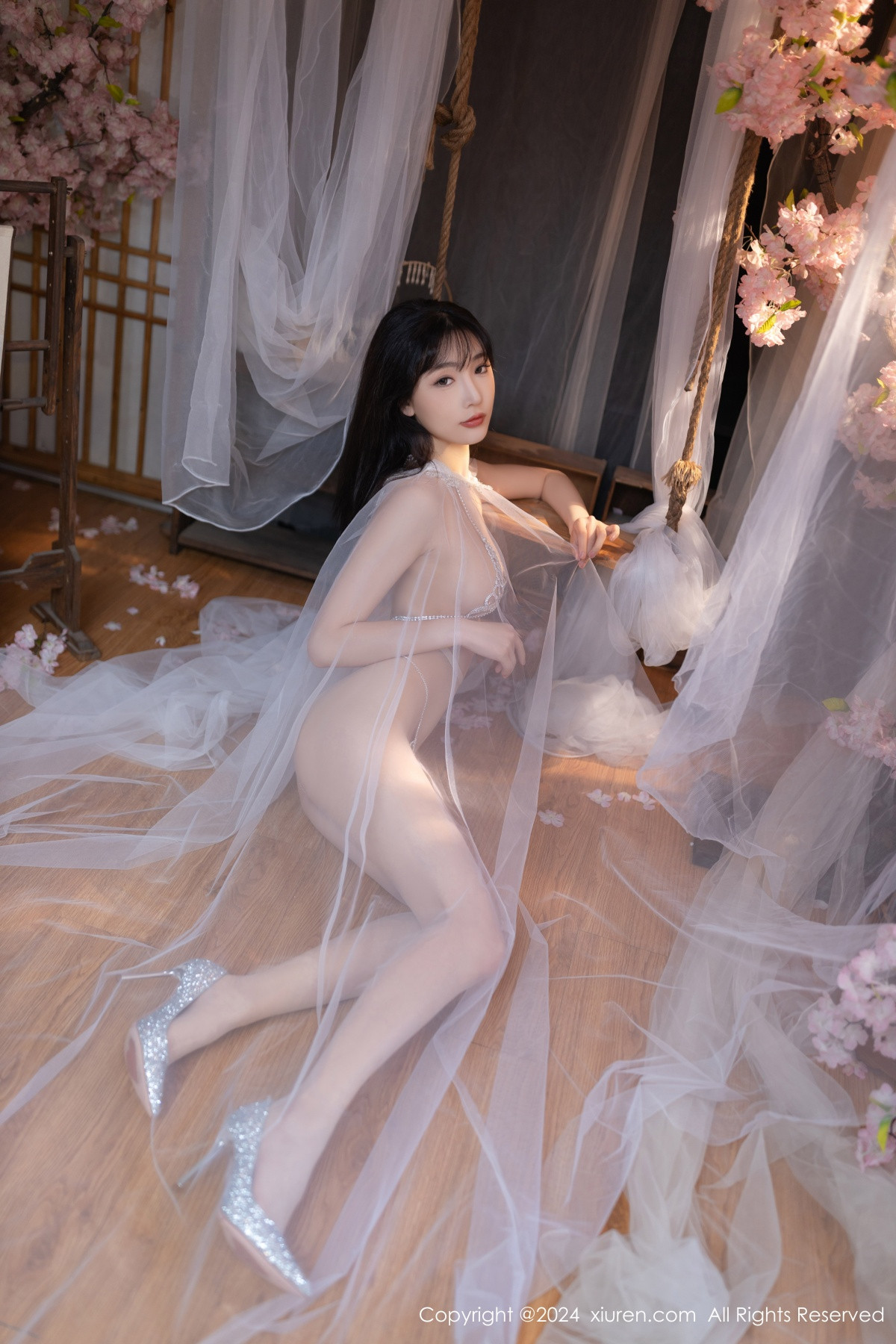 [XiuRen]高清写真图 2024.07.04 No.8807 陆萱萱 性感美腿