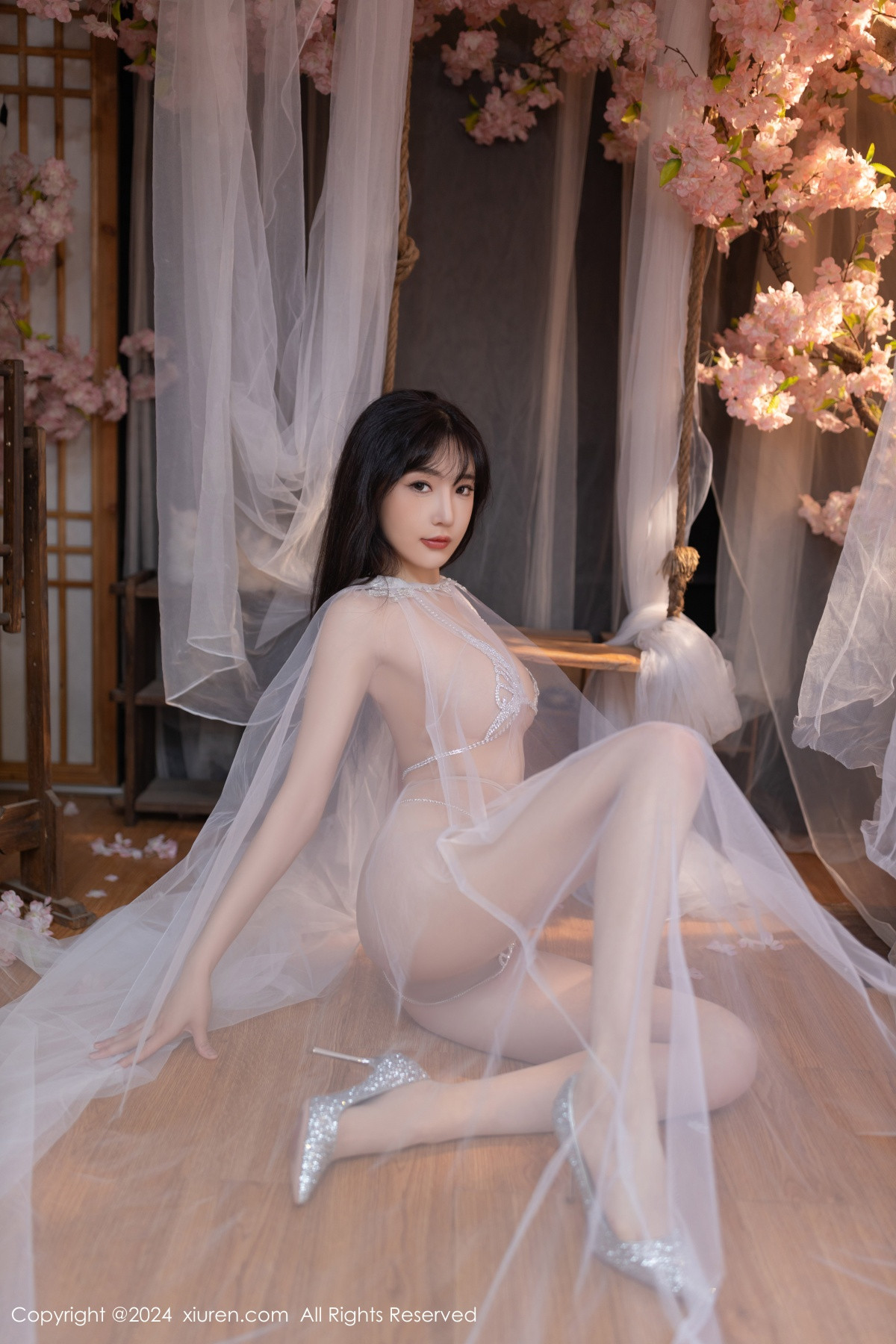 [XiuRen]高清写真图 2024.07.04 No.8807 陆萱萱 性感美腿