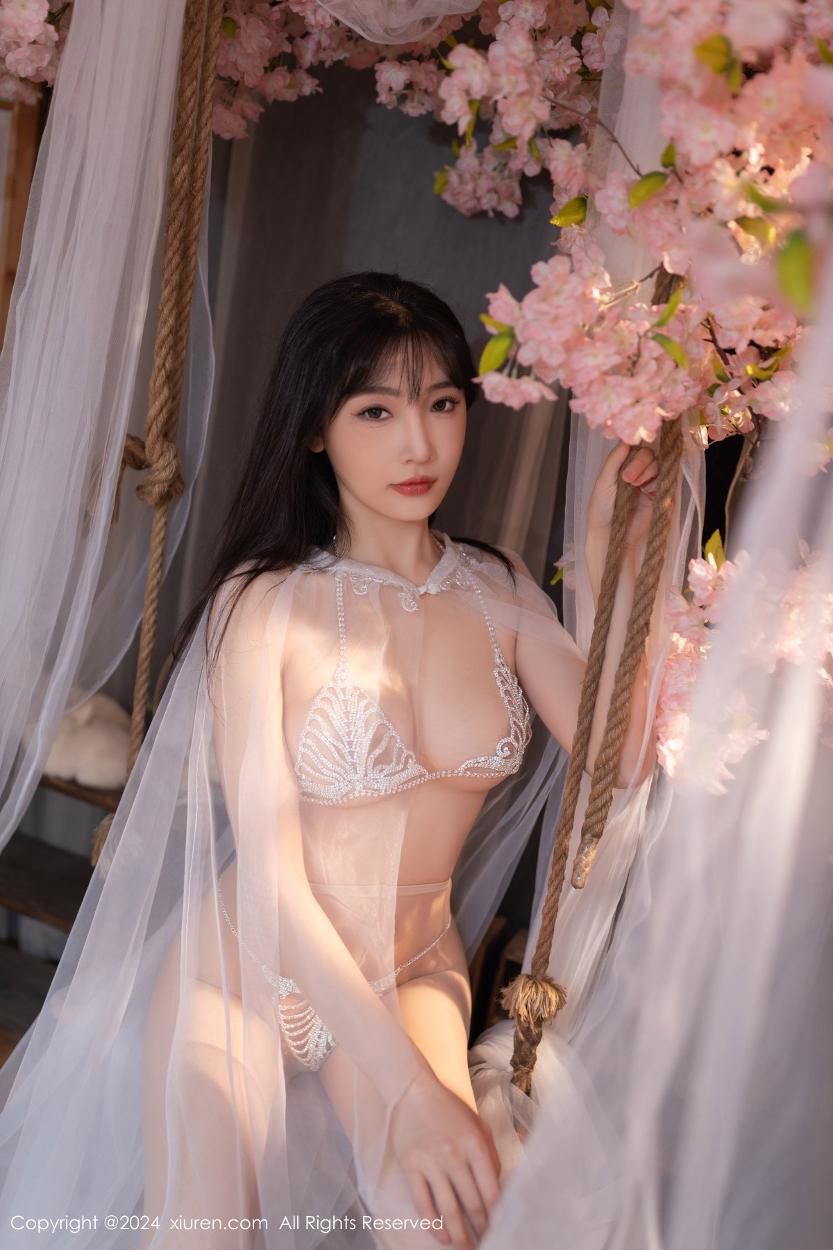 [XiuRen]高清写真图 2024.07.04 No.8807 陆萱萱 性感美腿