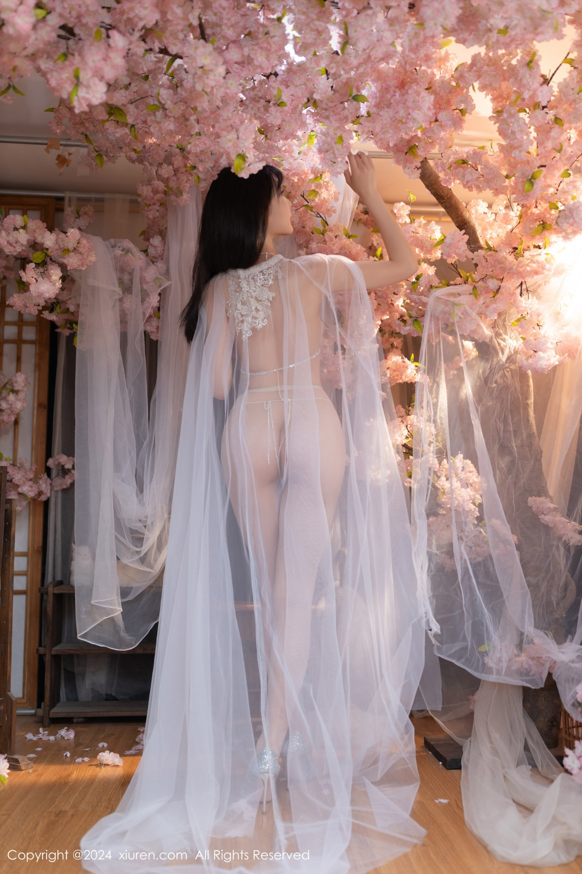 [XiuRen]高清写真图 2024.07.04 No.8807 陆萱萱 性感美腿