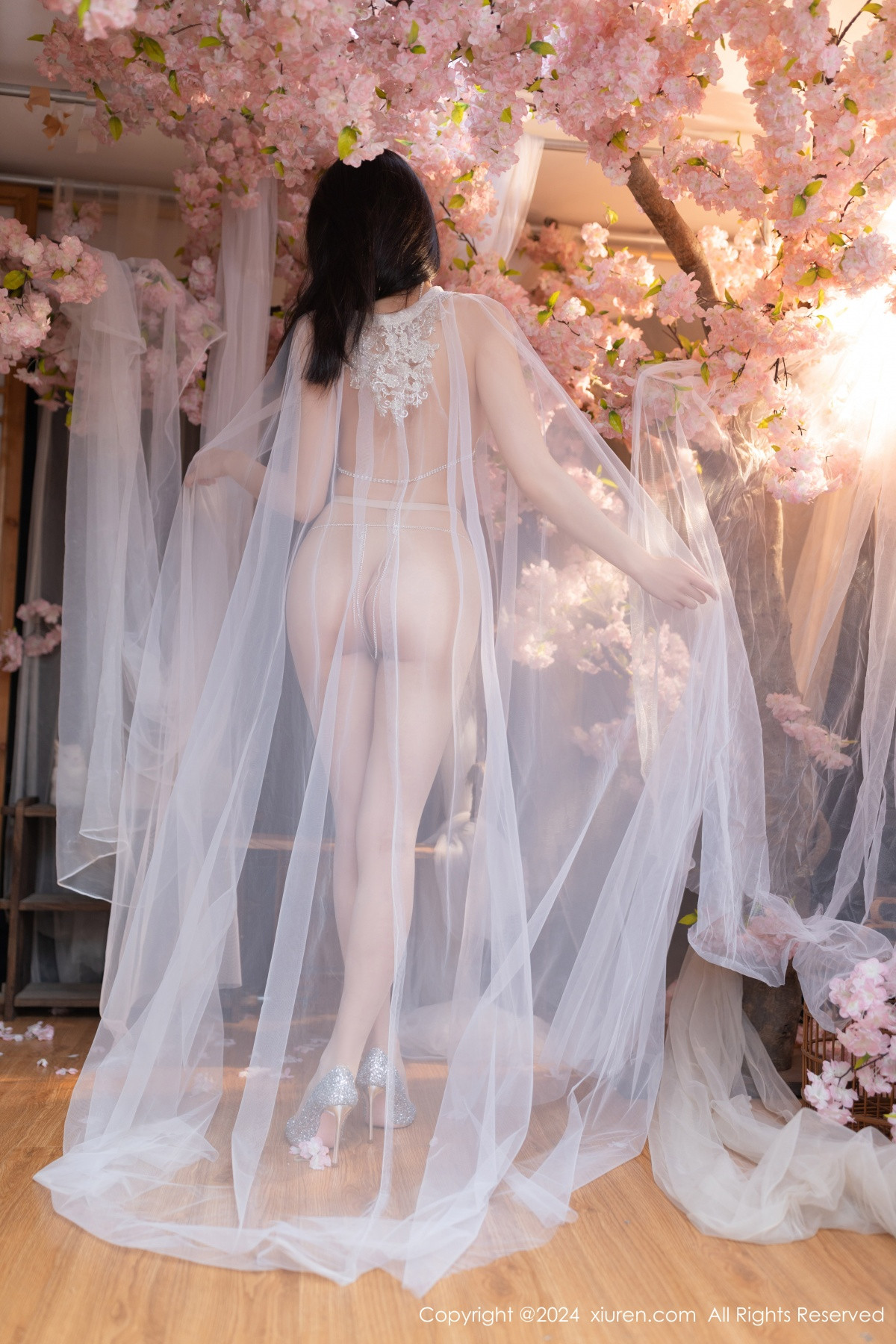 [XiuRen]高清写真图 2024.07.04 No.8807 陆萱萱 性感美腿
