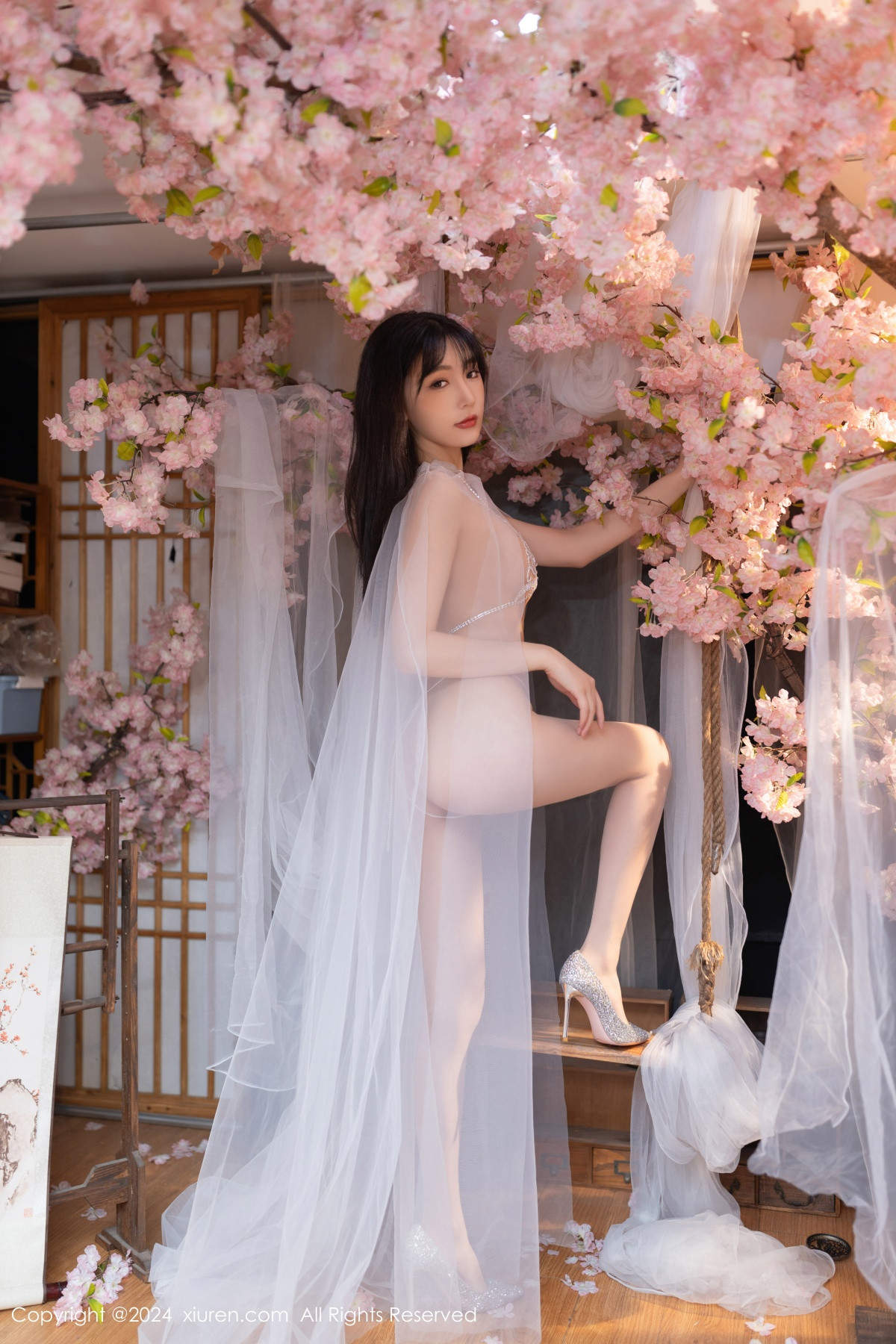 [XiuRen]高清写真图 2024.07.04 No.8807 陆萱萱 性感美腿