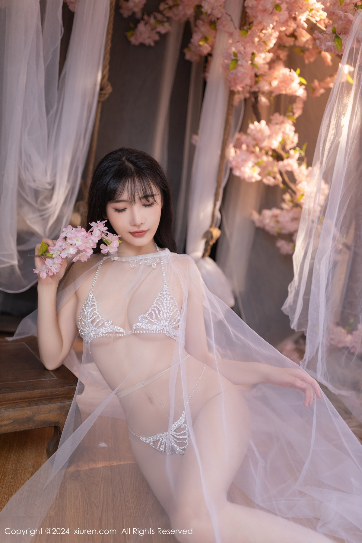 [XiuRen]高清写真图 2024.07.04 No.8807 陆萱萱 性感美腿