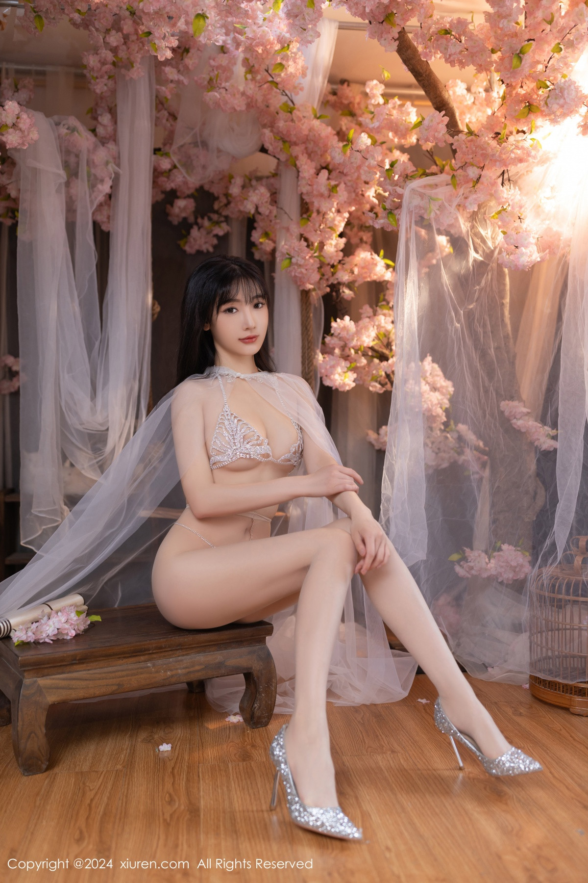 [XiuRen]高清写真图 2024.07.04 No.8807 陆萱萱 性感美腿