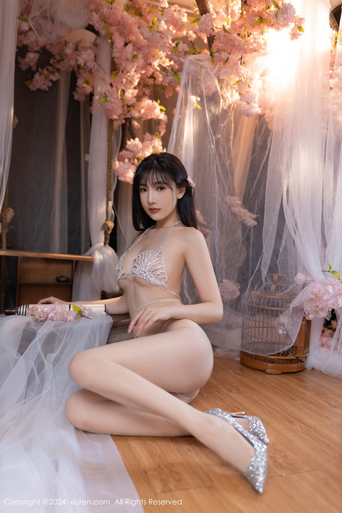 [XiuRen]高清写真图 2024.07.04 No.8807 陆萱萱 性感美腿