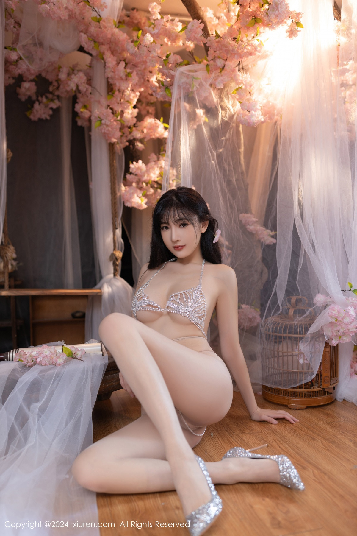 [XiuRen]高清写真图 2024.07.04 No.8807 陆萱萱 性感美腿