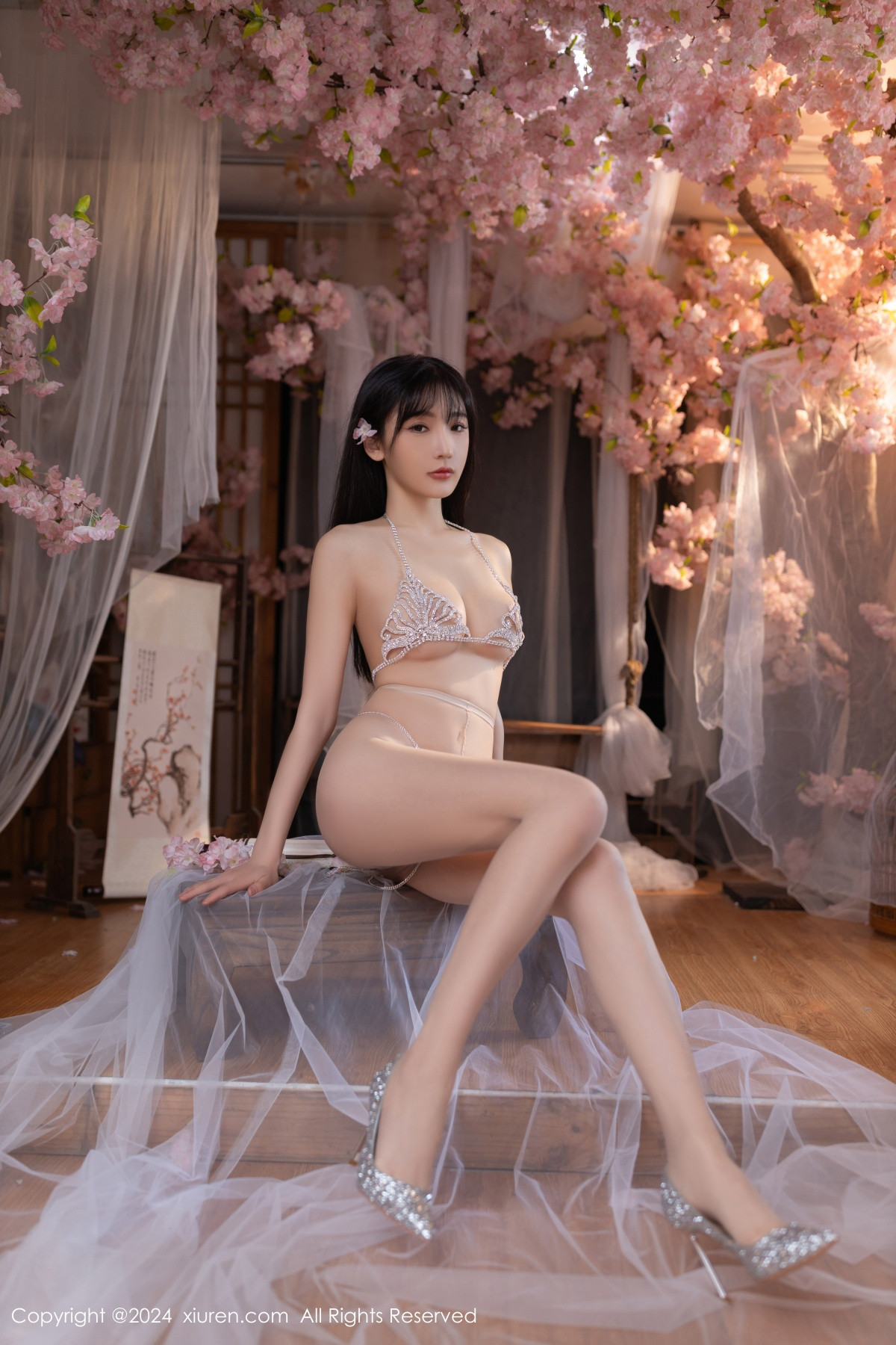 [XiuRen]高清写真图 2024.07.04 No.8807 陆萱萱 性感美腿