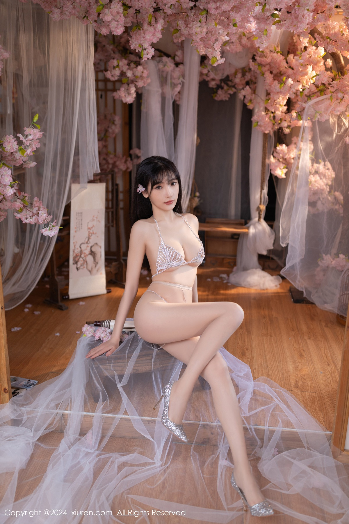 [XiuRen]高清写真图 2024.07.04 No.8807 陆萱萱 性感美腿