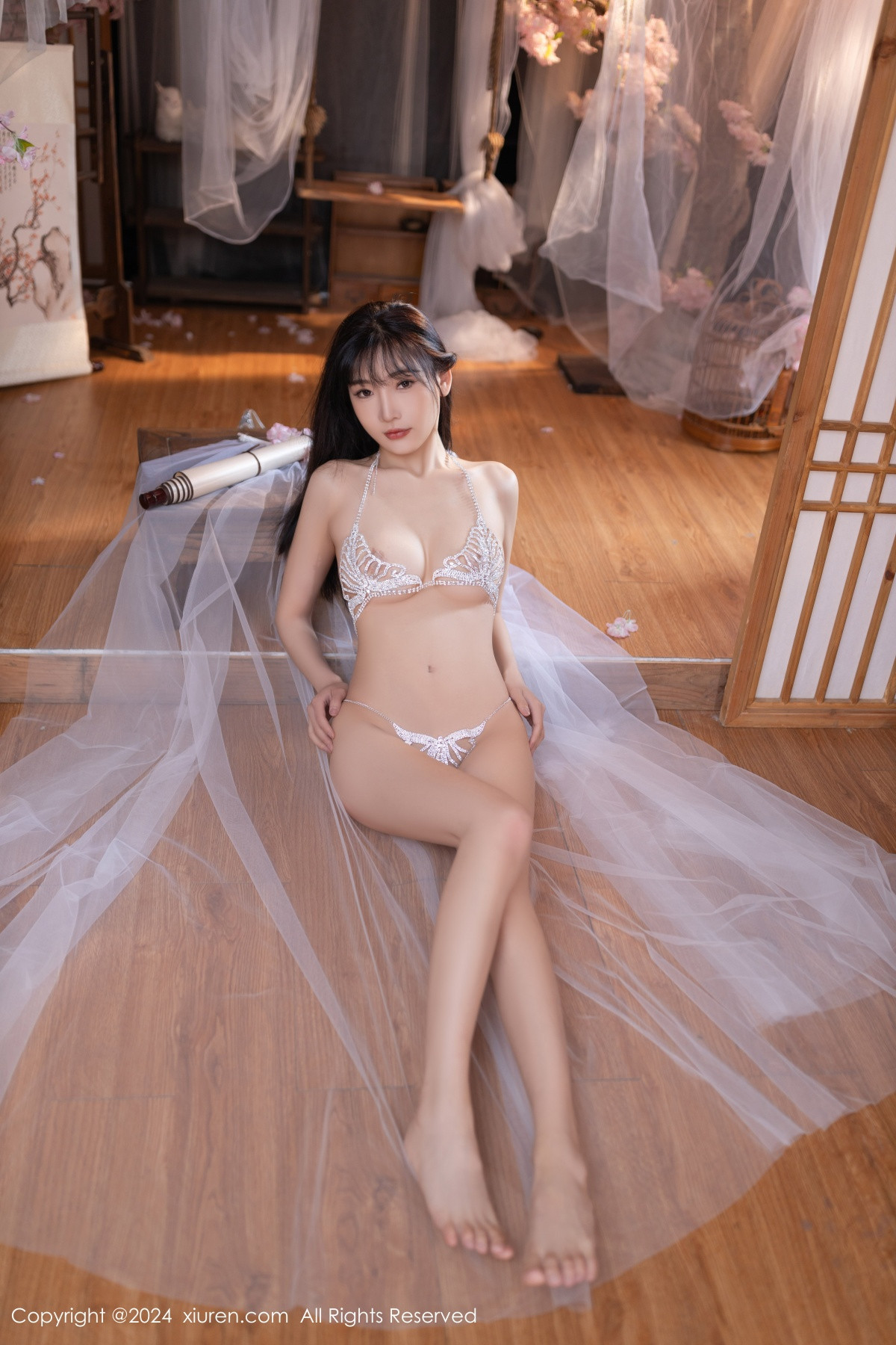 [XiuRen]高清写真图 2024.07.04 No.8807 陆萱萱 性感美腿