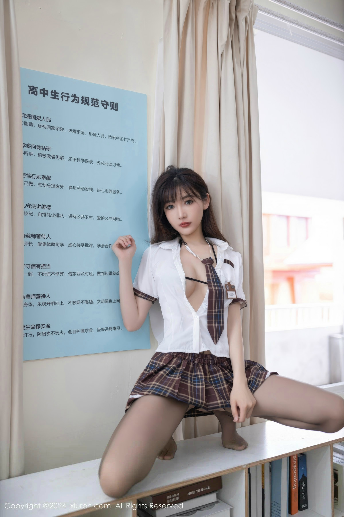 [XiuRen]高清写真图 2024.07.25 No.8918 陆萱萱 黑丝美腿