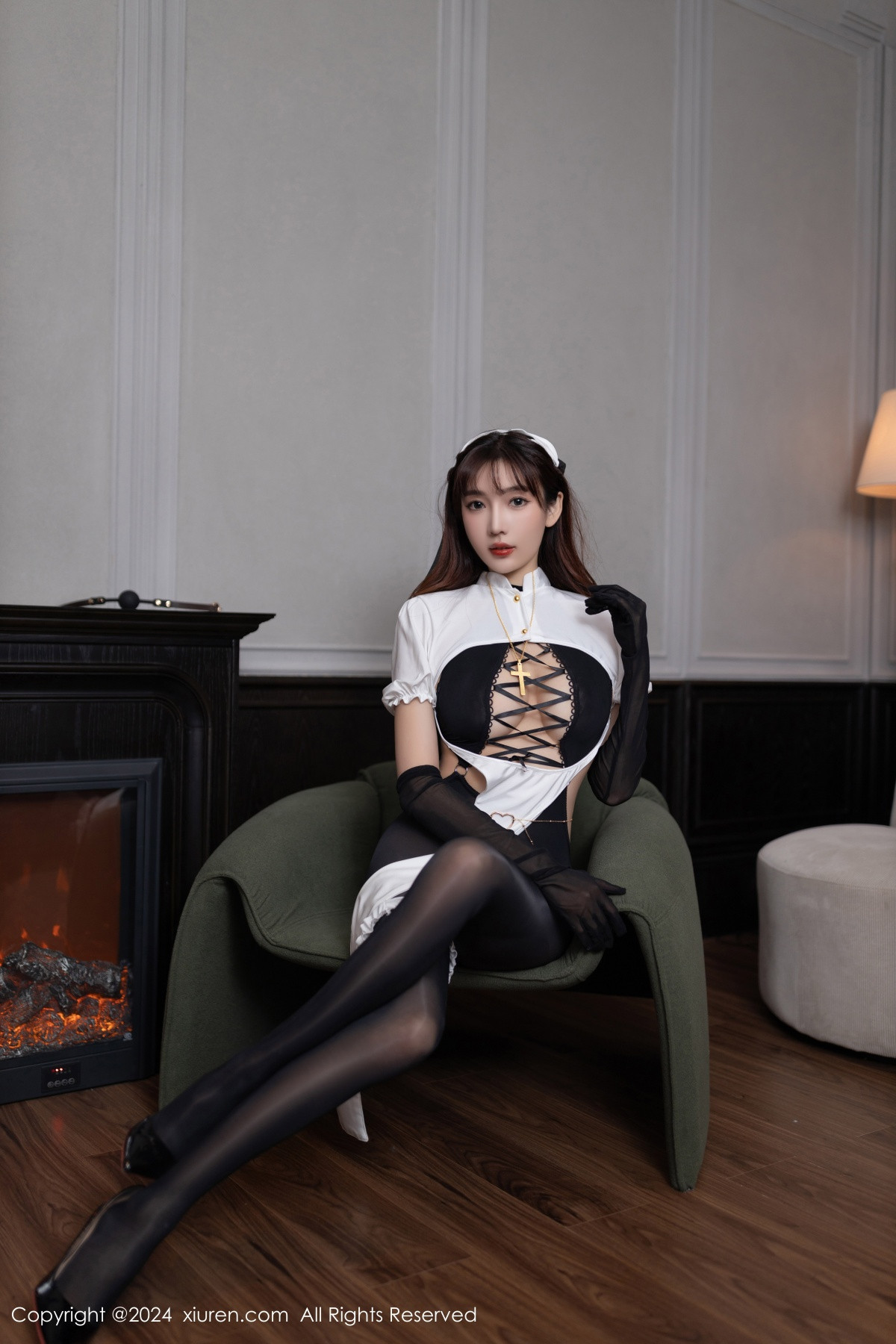 [XiuRen]高清写真图 2024.09.26 No.9216 陆萱萱 黑丝美腿