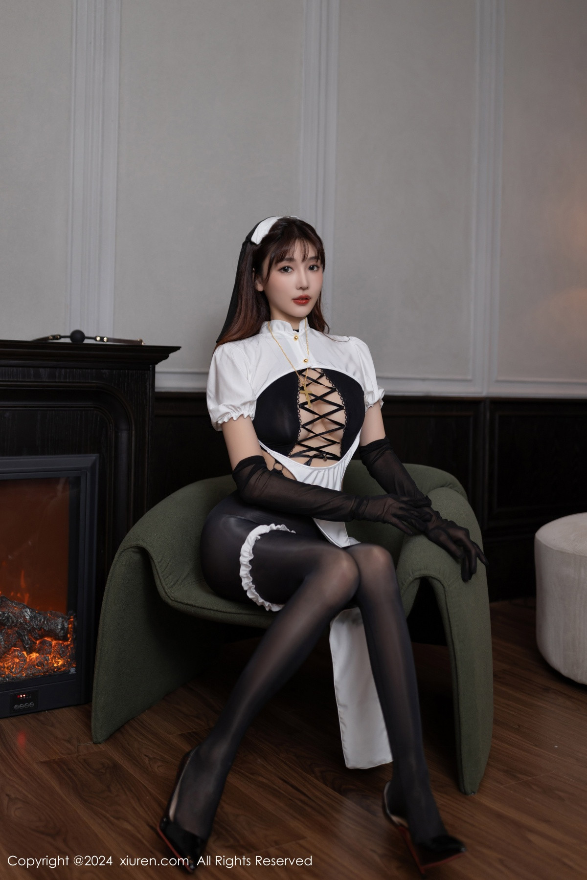 [XiuRen]高清写真图 2024.09.26 No.9216 陆萱萱 黑丝美腿