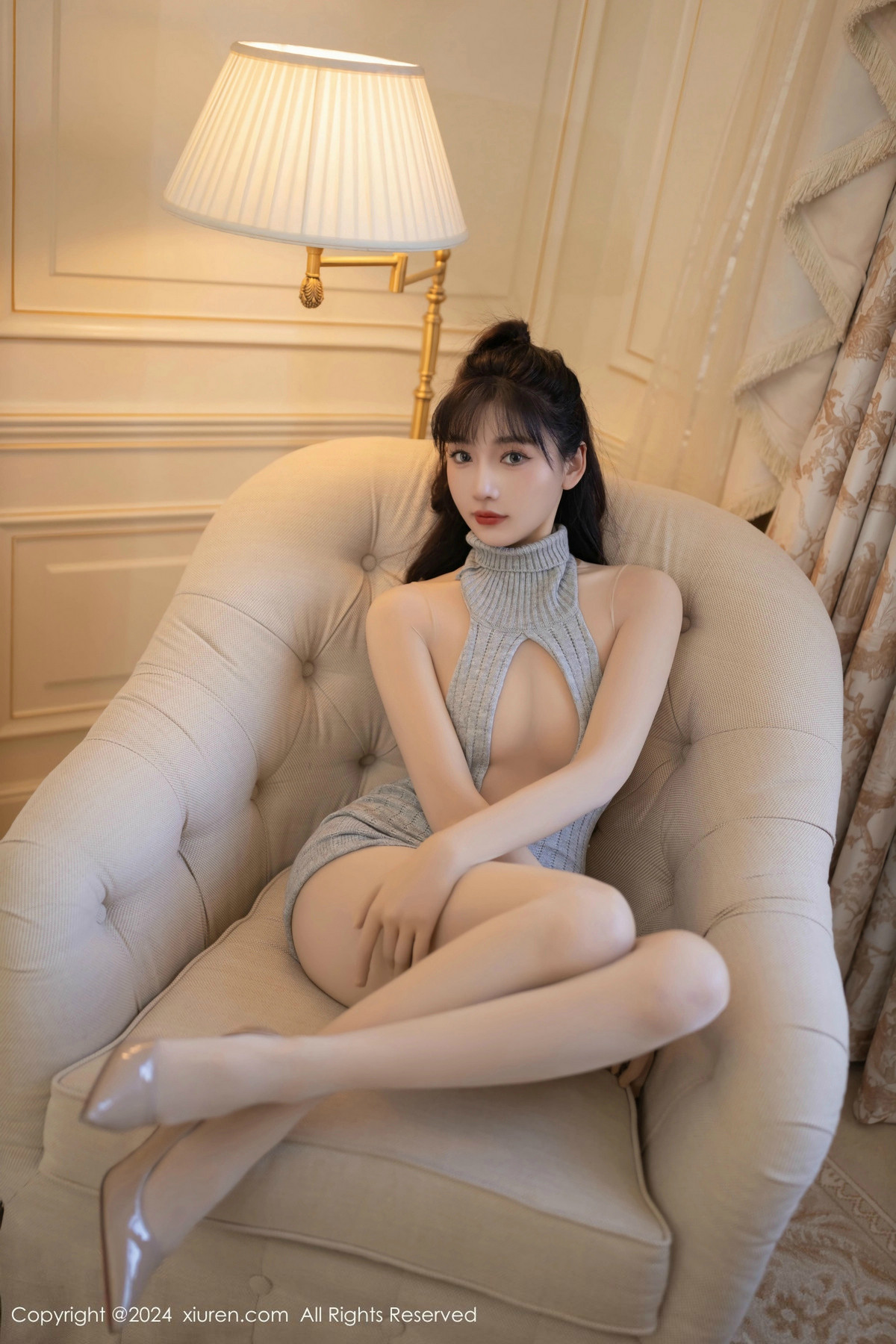 [XiuRen]高清写真图 2024.11.07 No.9413 陆萱萱 丝袜美腿