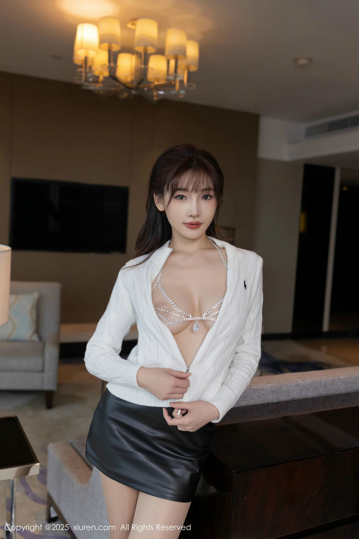 [XiuRen]高清写真图 2025.02.07 No.9852 陆萱萱 丝袜美腿