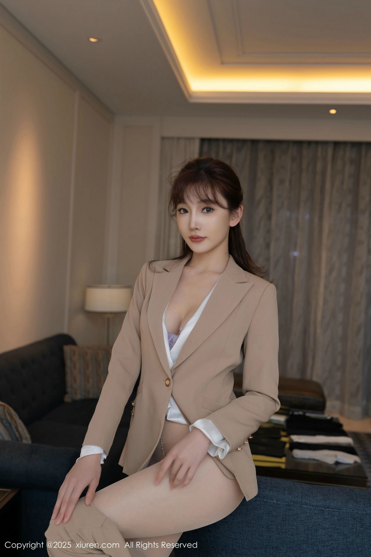 [XiuRen]高清写真图 2025.02.13 No.9881 陆萱萱 丝袜美腿