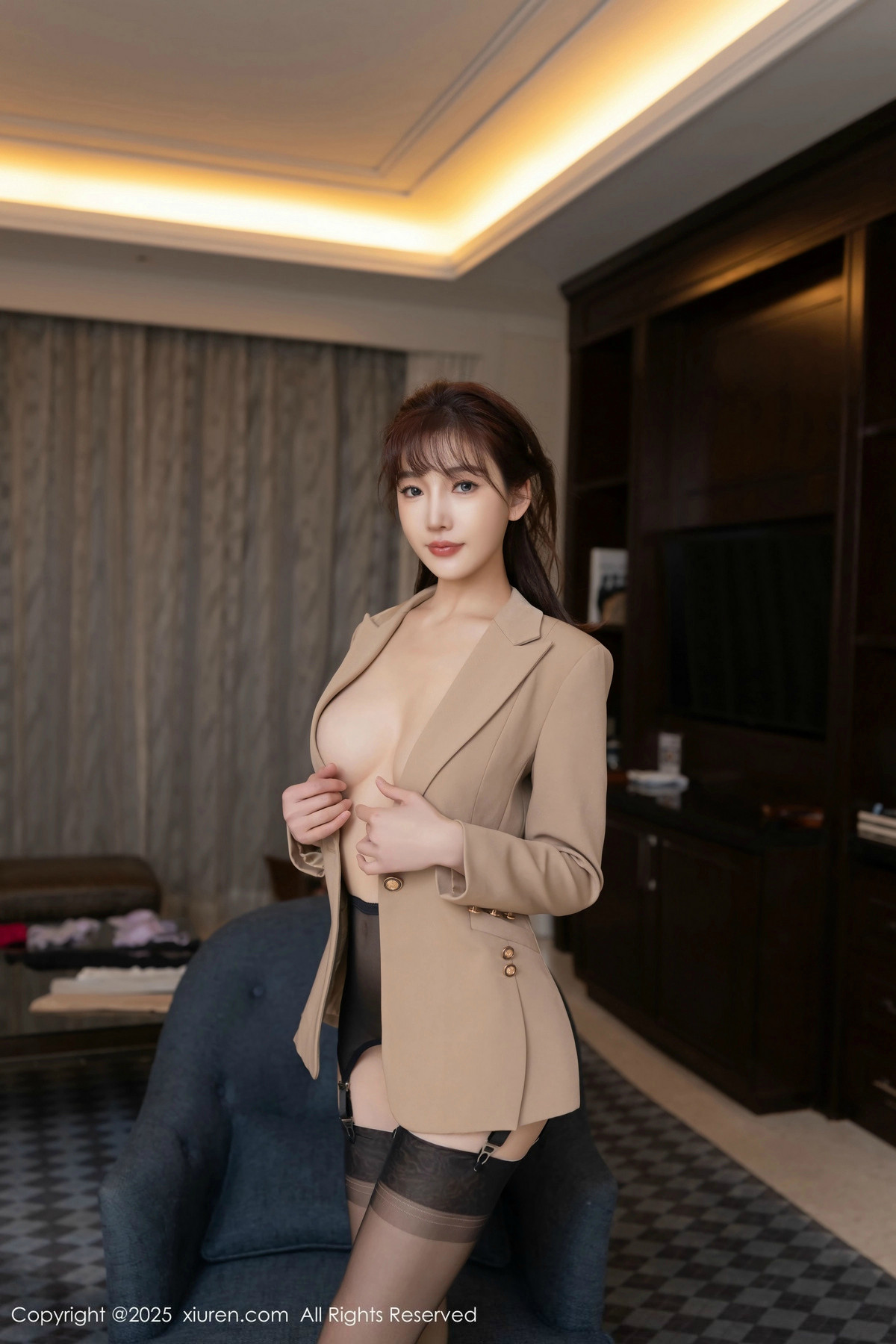 [XiuRen]高清写真图 2025.02.13 No.9881 陆萱萱 丝袜美腿
