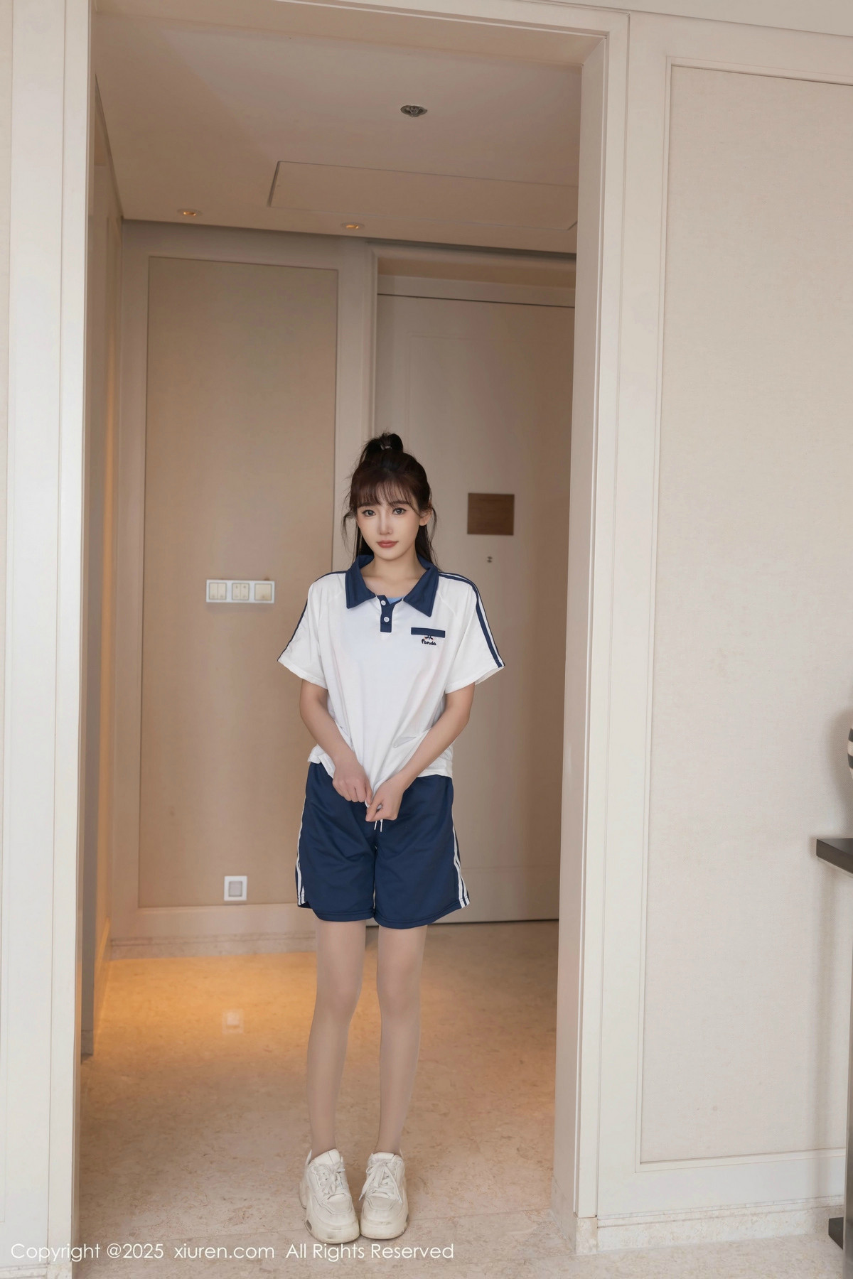 [XiuRen]高清写真图 2025.03.06 No.9979 陆萱萱 丝袜美腿