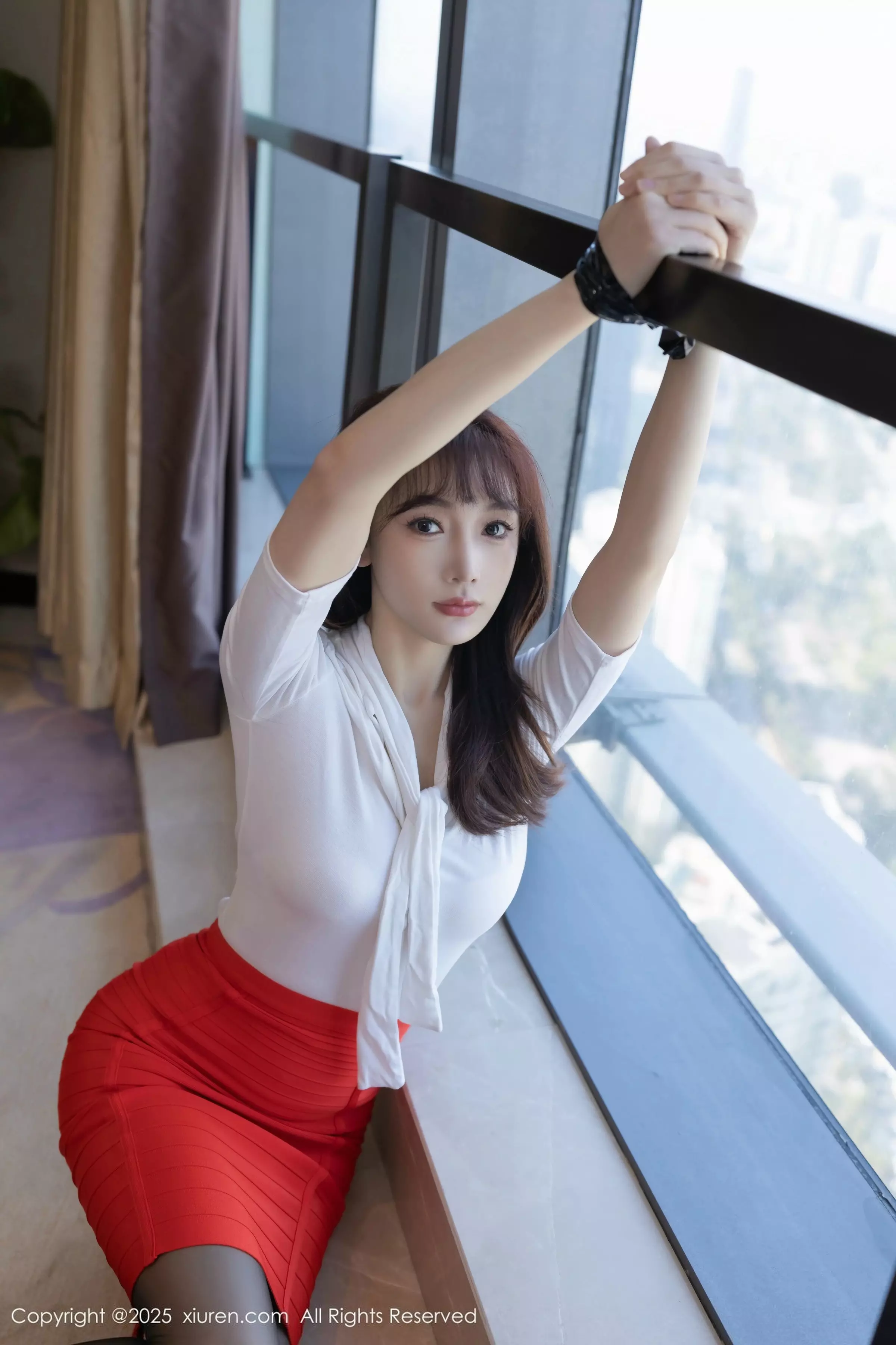 [XiuRen]高清写真图 2025.03.13 No.10014 陆萱萱 美腿黑丝