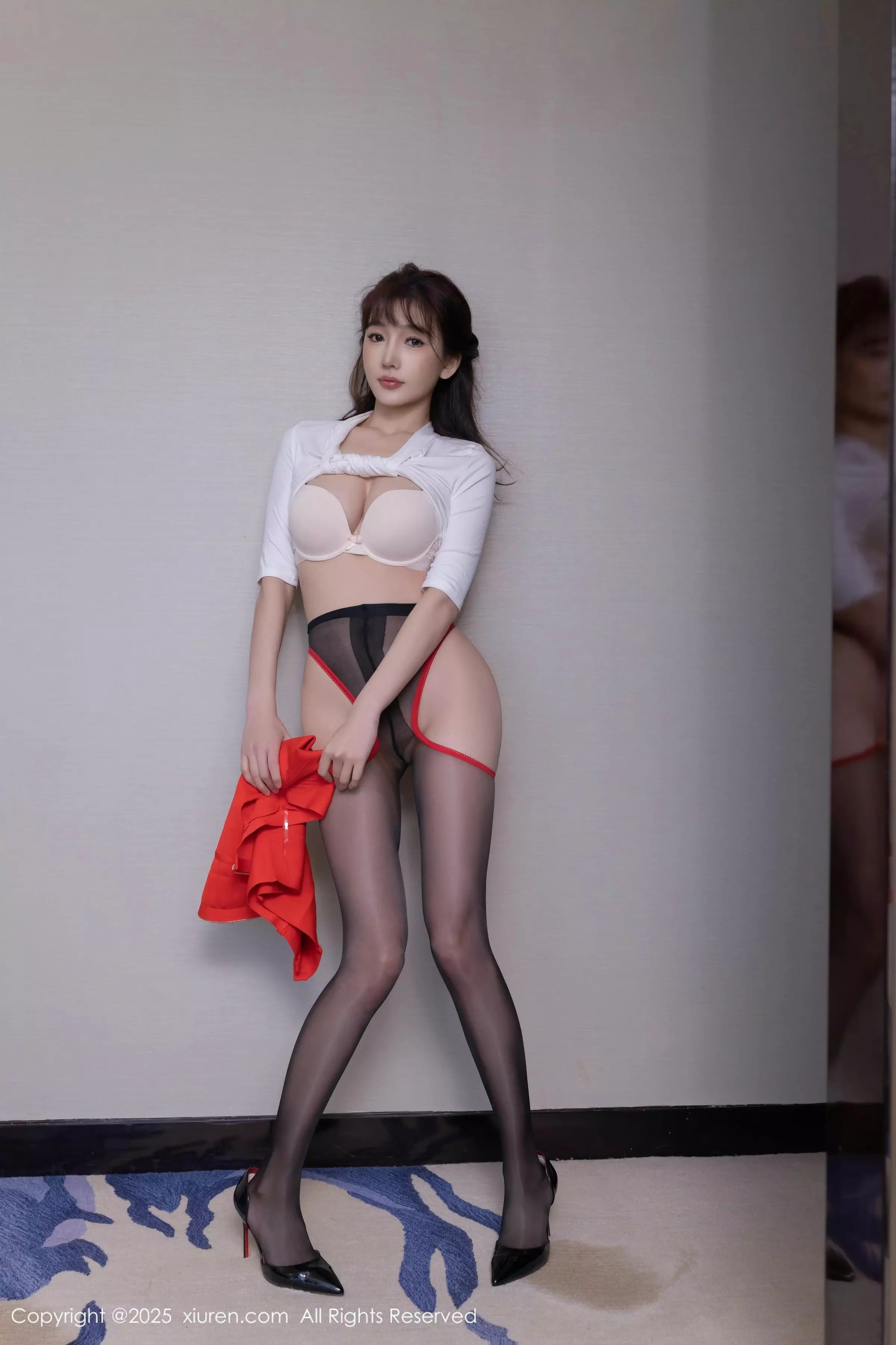 [XiuRen]高清写真图 2025.03.13 No.10014 陆萱萱 美腿黑丝
