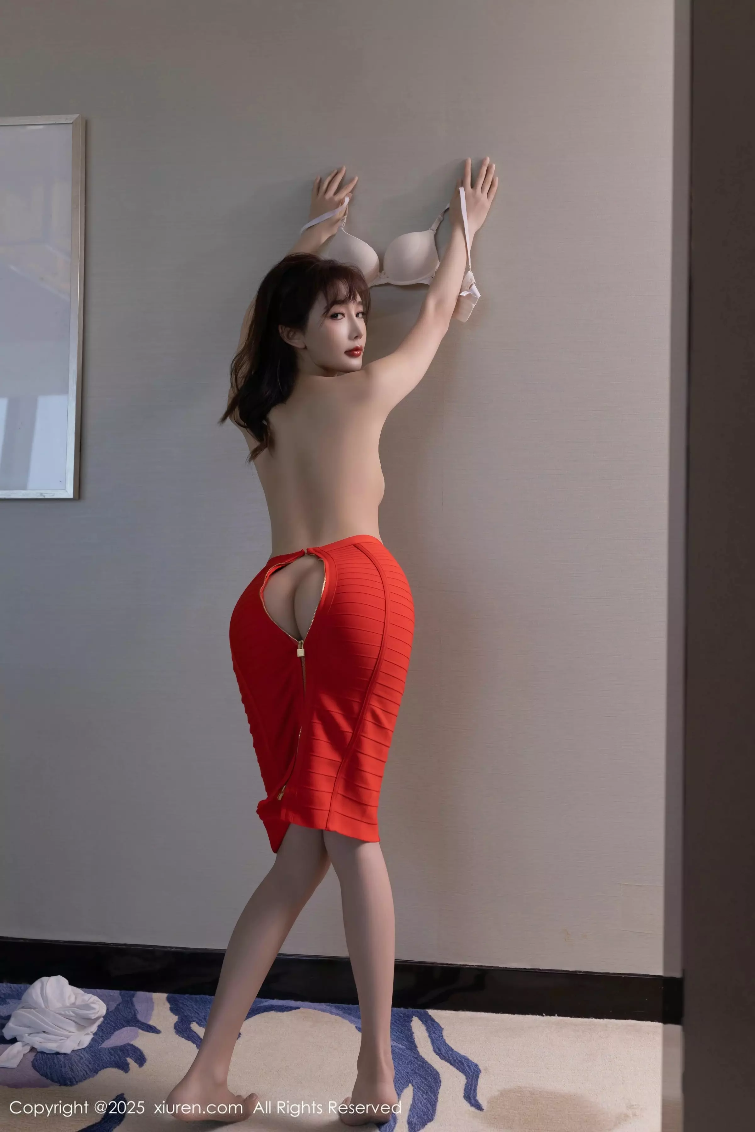 [XiuRen]高清写真图 2025.03.13 No.10014 陆萱萱 美腿黑丝