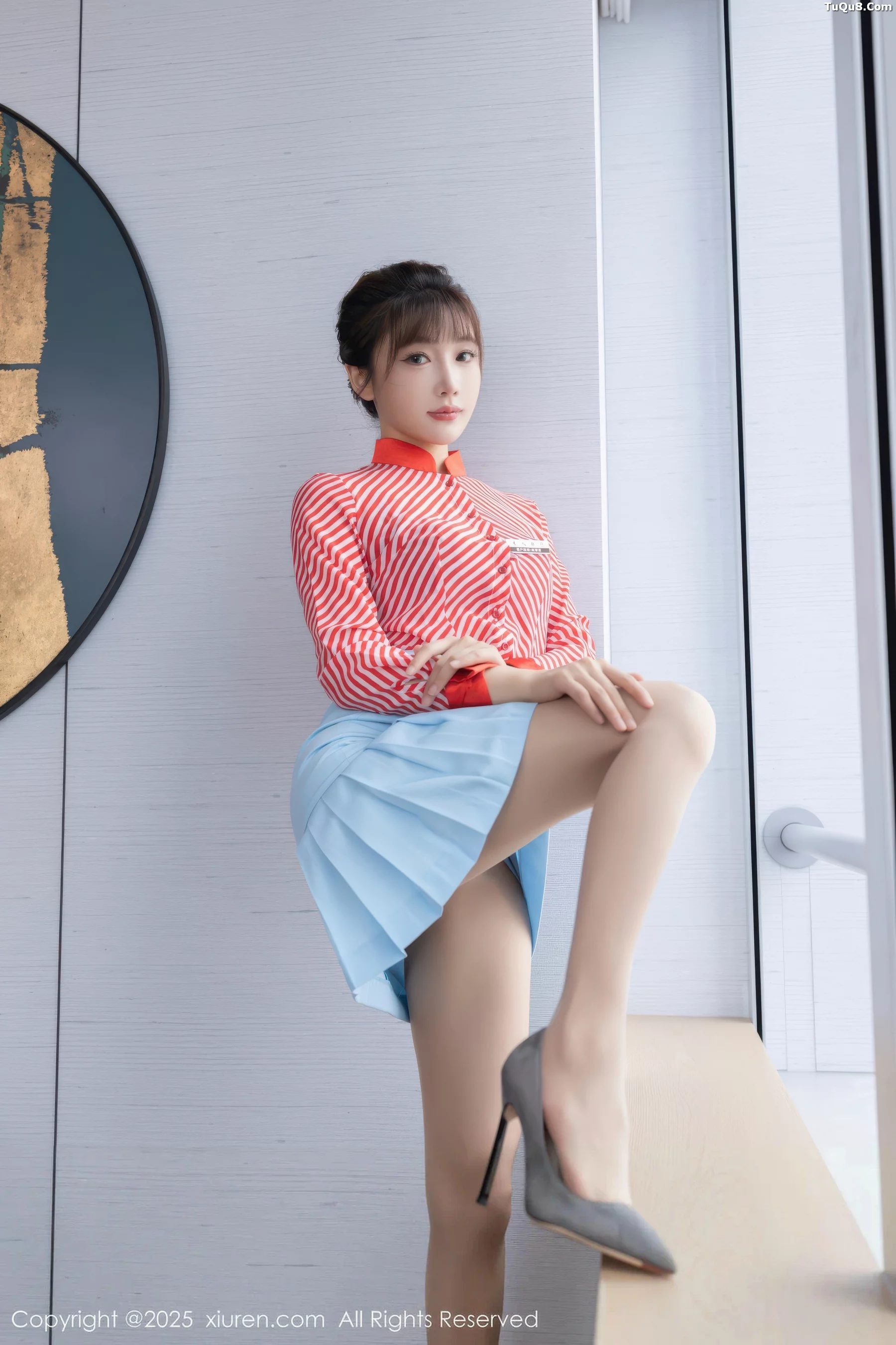 [XiuRen]高清写真图 2025.10.30 No.10932 陆萱萱 性感制服