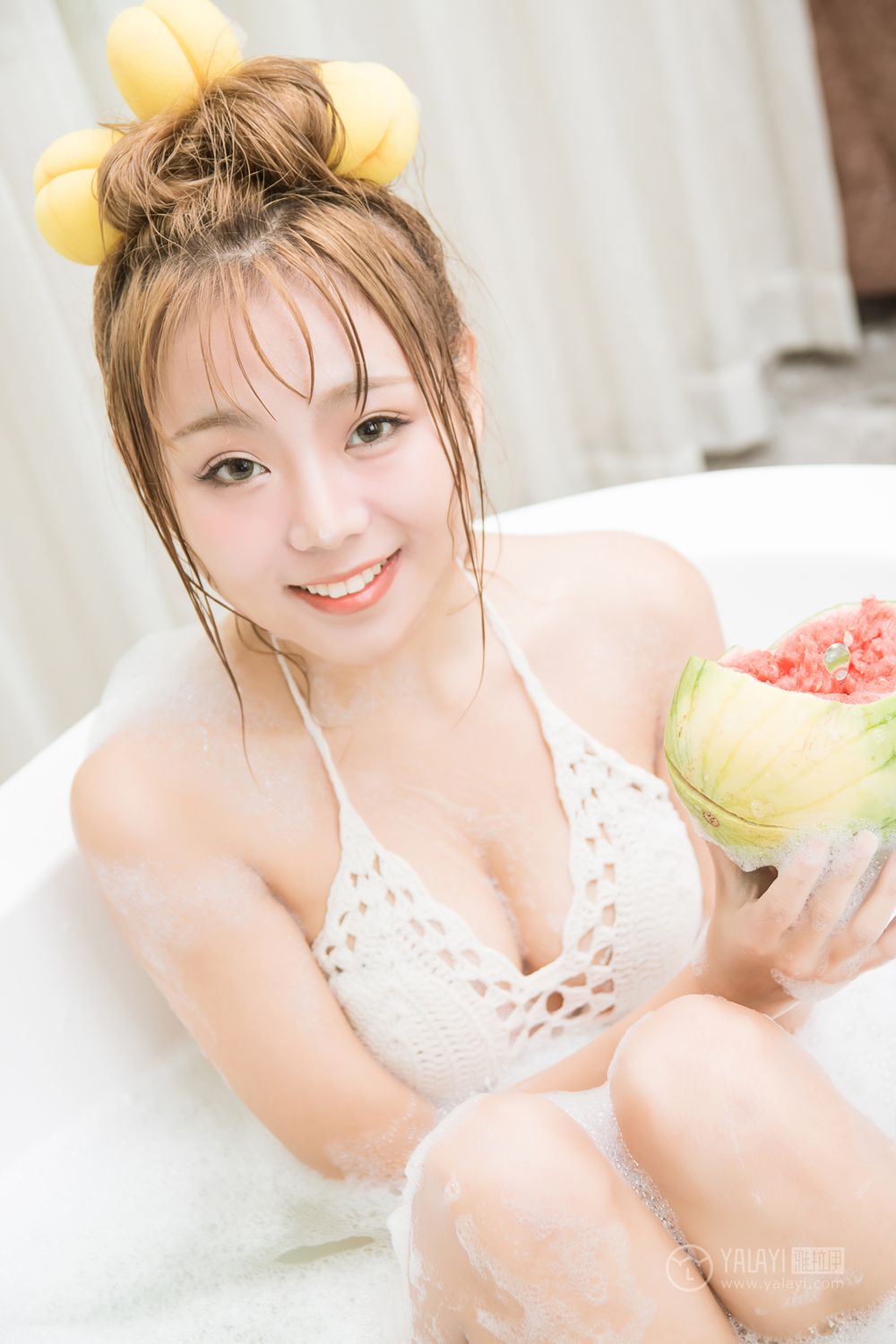 [YALAYI雅拉伊]高清写真图 2018.09.26 No.352 萝莉少女 泡泡浴