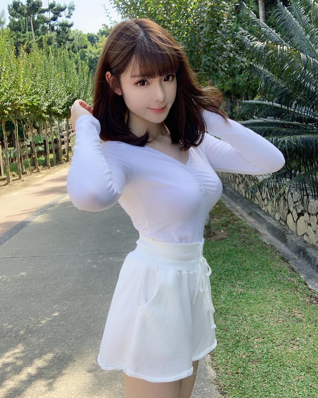 言情小说般梦幻！大马童颜妹「Amy香儿」傲人上围藏不住
