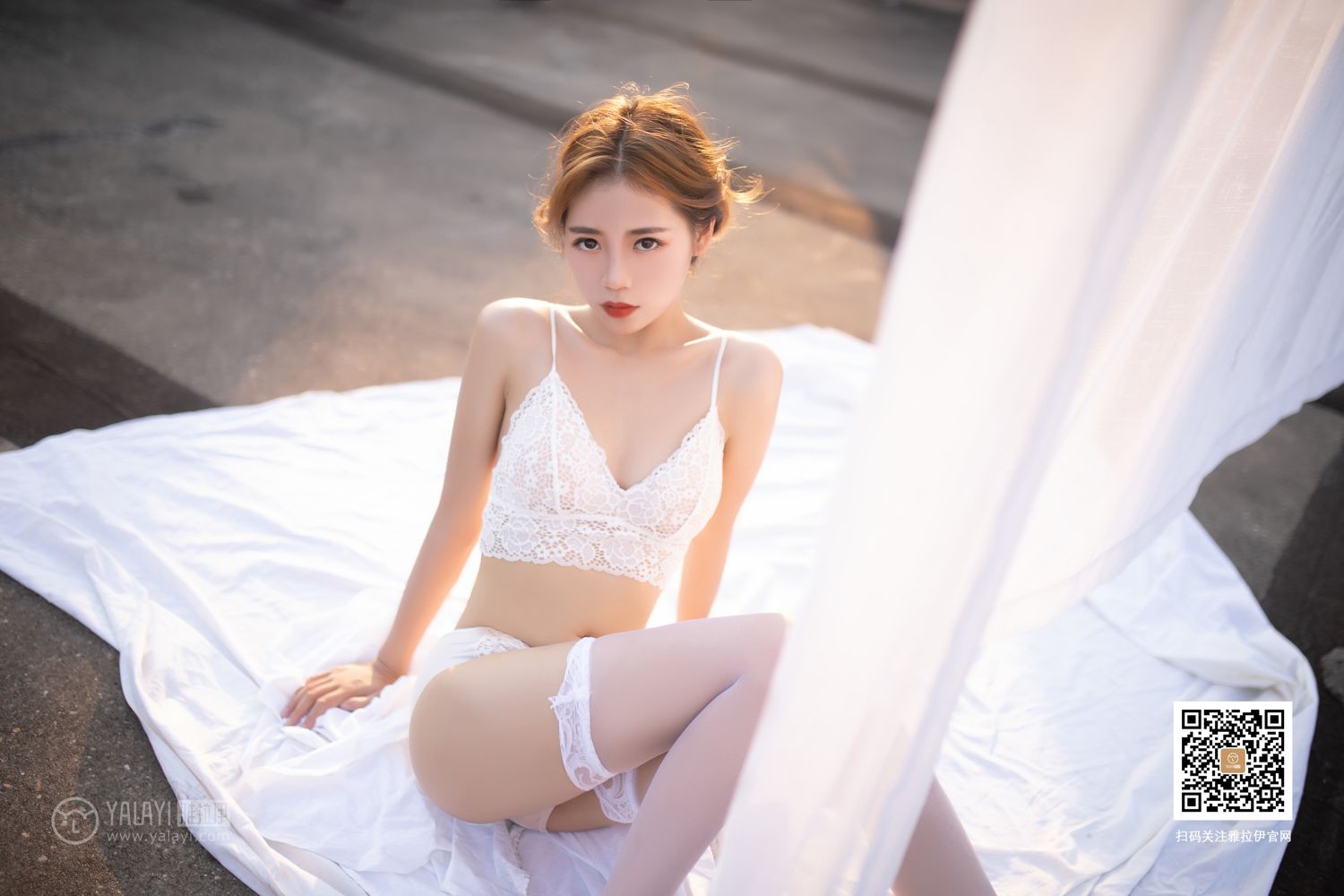 [YALAYI雅拉伊]高清写真图 2019.08.17 Vol.378 天台上的丝语