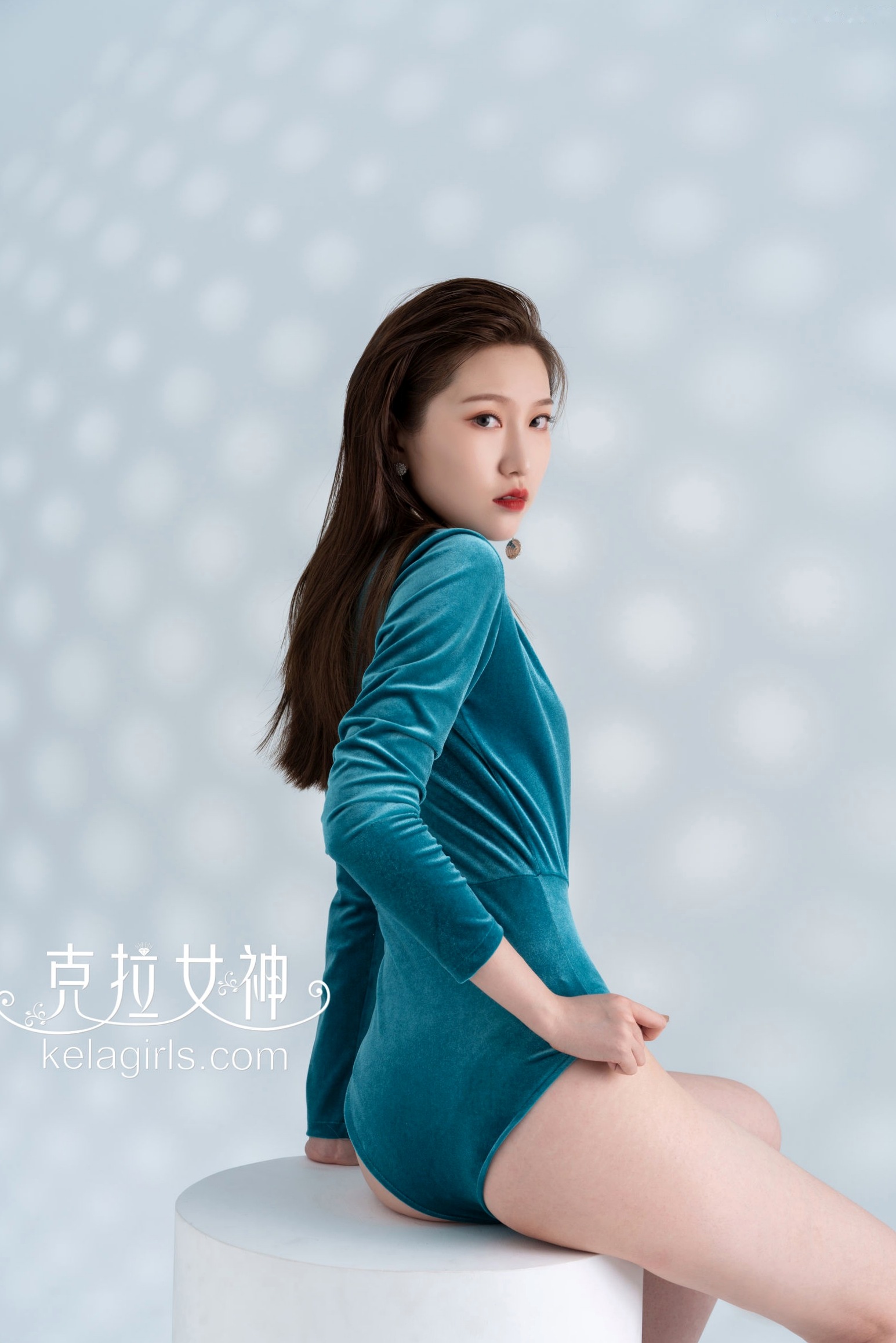 Gallery - KelaGirls克拉女神：芊芊《时尚与性感》高冷私房写真，绸缎质感与丝绒诱惑，极品骨感美女极致视觉盛宴克拉女神性感冷艳私房照极品 芊芊女神私房照_秀色女神 - image 3