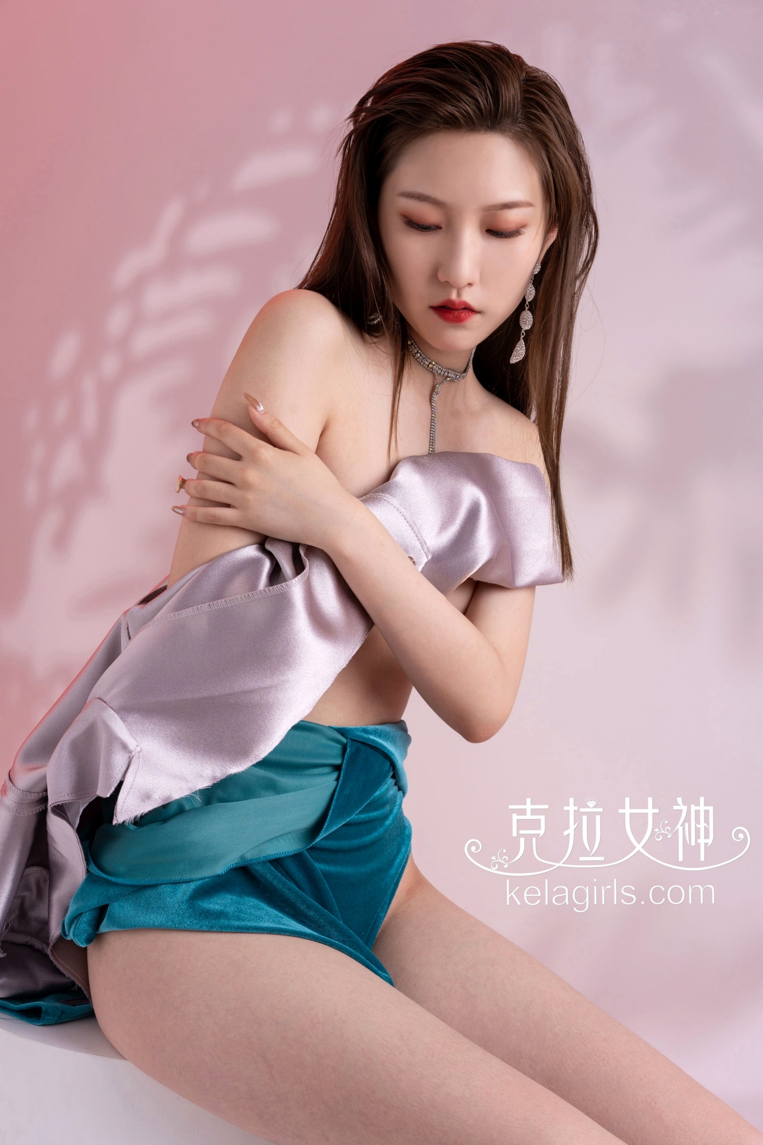 Gallery - KelaGirls克拉女神：芊芊《时尚与性感》高冷私房写真，绸缎质感与丝绒诱惑，极品骨感美女极致视觉盛宴克拉女神性感冷艳私房照极品 芊芊女神私房照_秀色女神 - image 17
