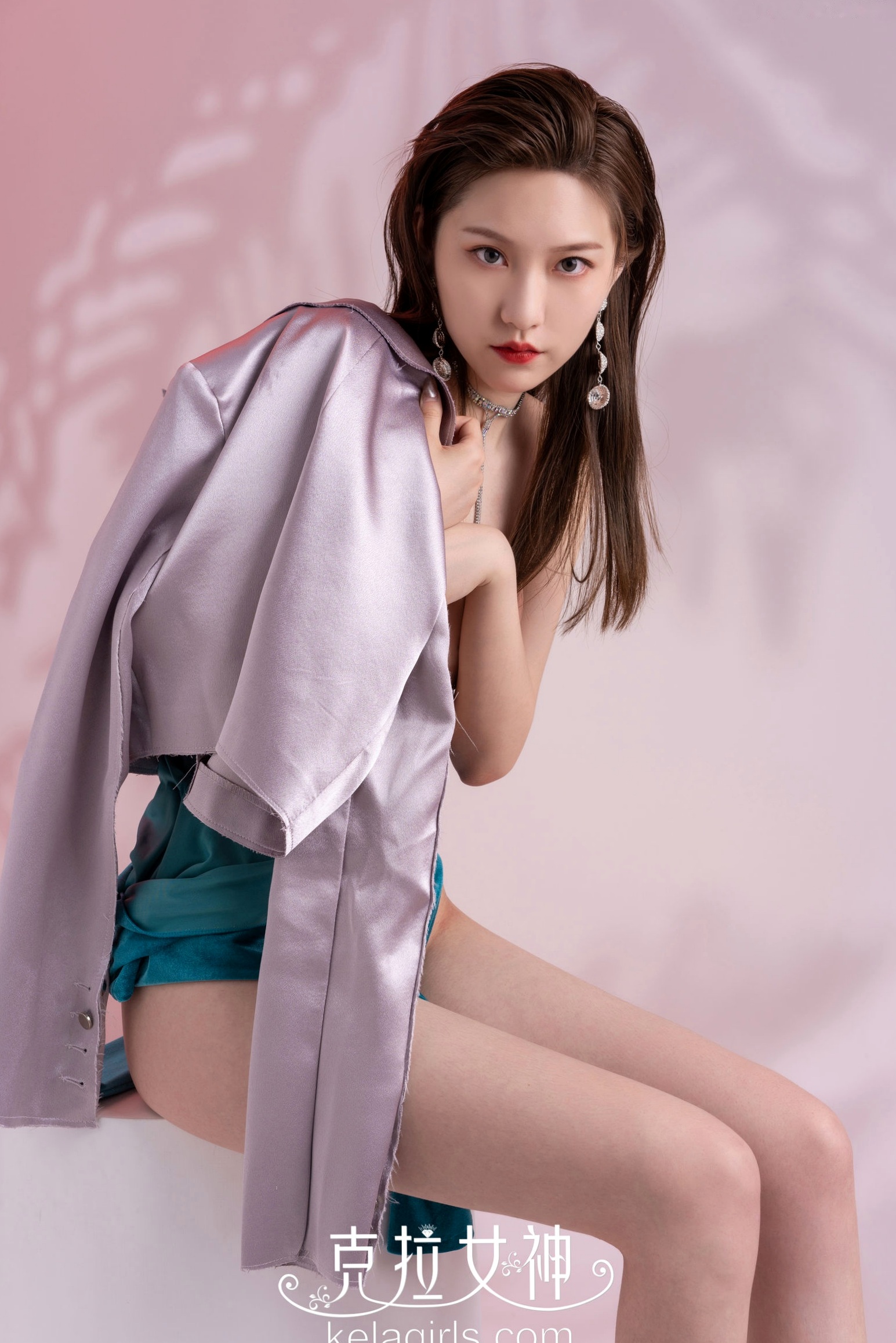 Gallery - KelaGirls克拉女神：芊芊《时尚与性感》高冷私房写真，绸缎质感与丝绒诱惑，极品骨感美女极致视觉盛宴克拉女神性感冷艳私房照极品 芊芊女神私房照_秀色女神 - image 19